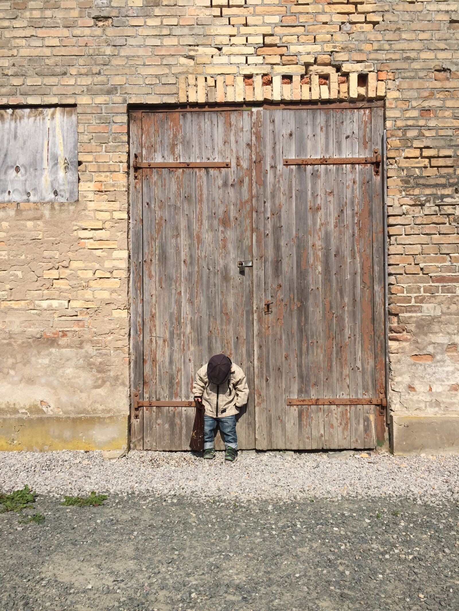 Apple iPhone 6 sample photo. Boy, port, door photography