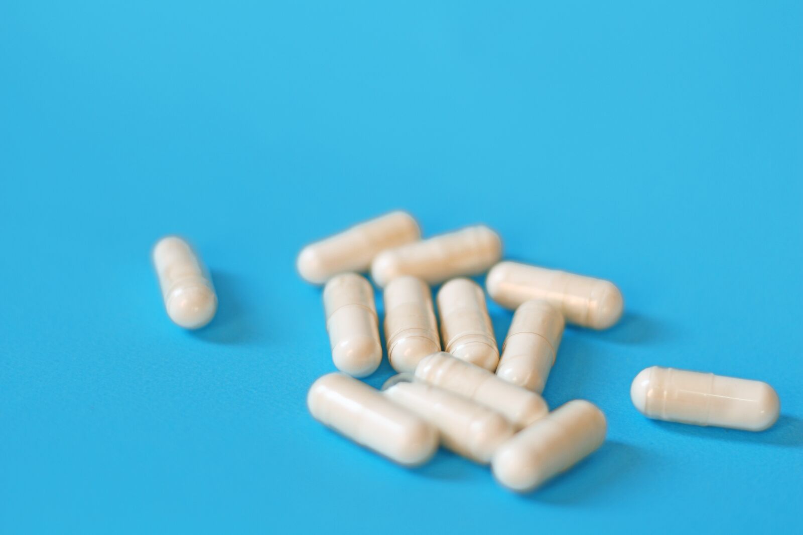 Canon EOS 700D (EOS Rebel T5i / EOS Kiss X7i) sample photo. Capsule-diet pill, capsule, pill photography