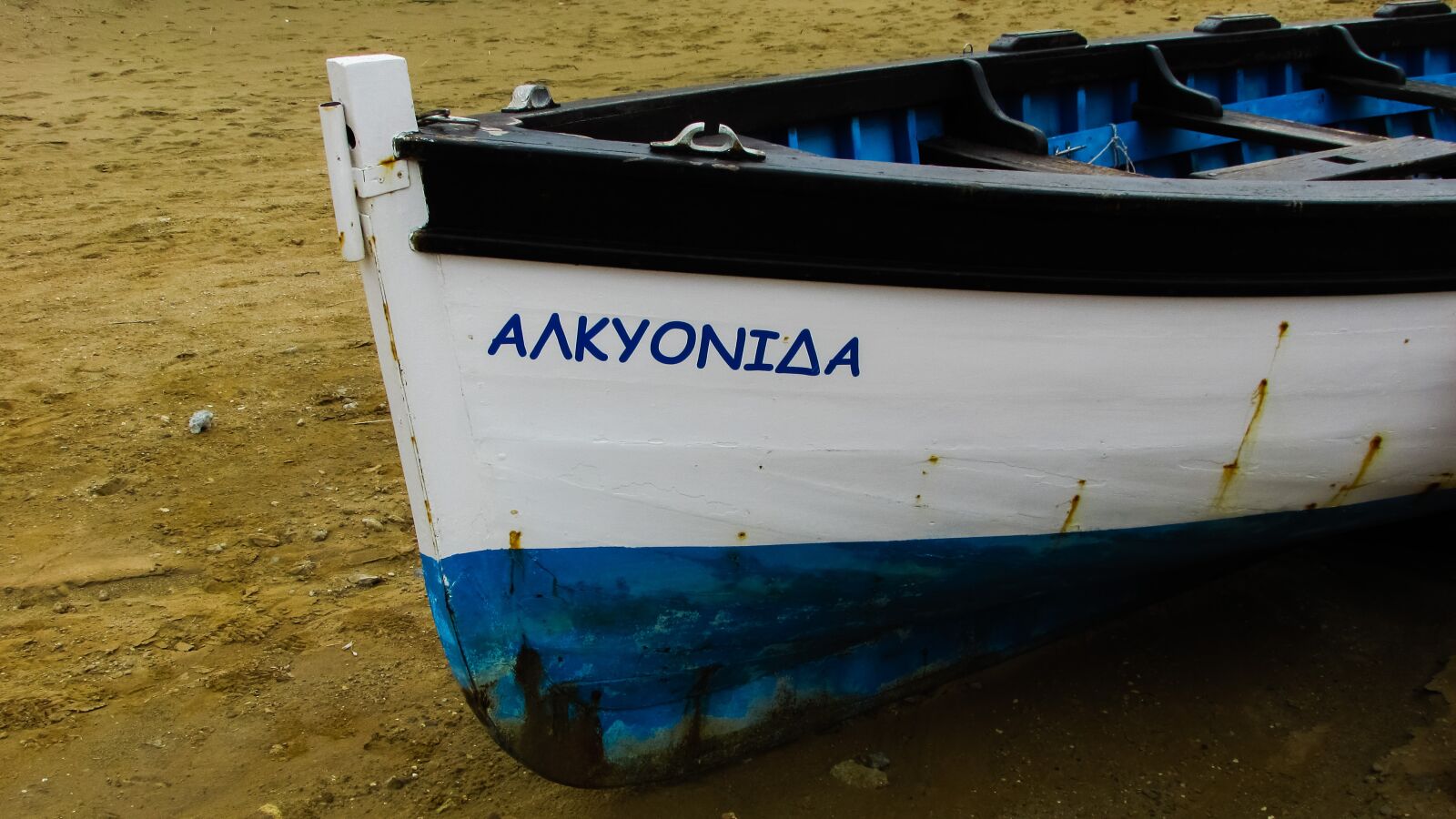 Canon PowerShot SX400 IS sample photo. Boat, beach, winter photography