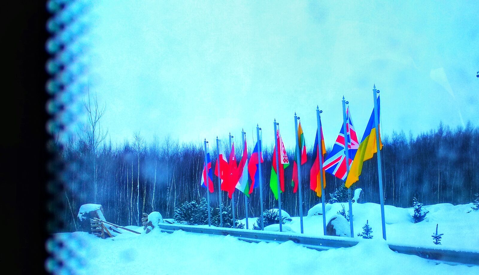 Xiaomi Redmi 4X sample photo. Winter, flag, windows photography