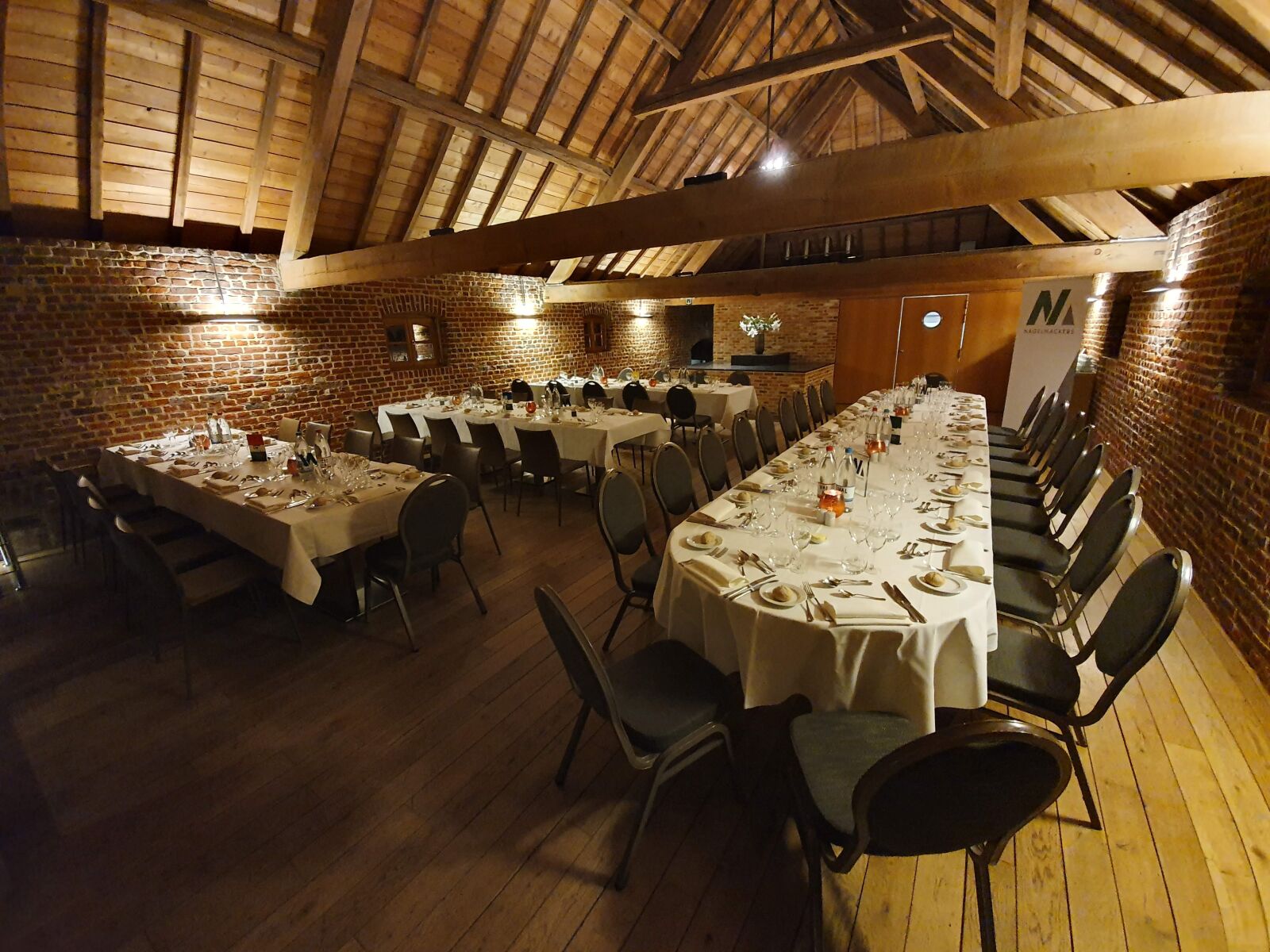 Samsung Galaxy S10+ sample photo. Banquet facilities, roof, tables photography