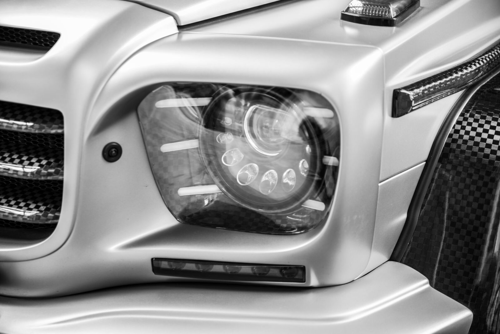 Pentax K-1 Mark II sample photo. Spotlight, mercedes, g-class photography