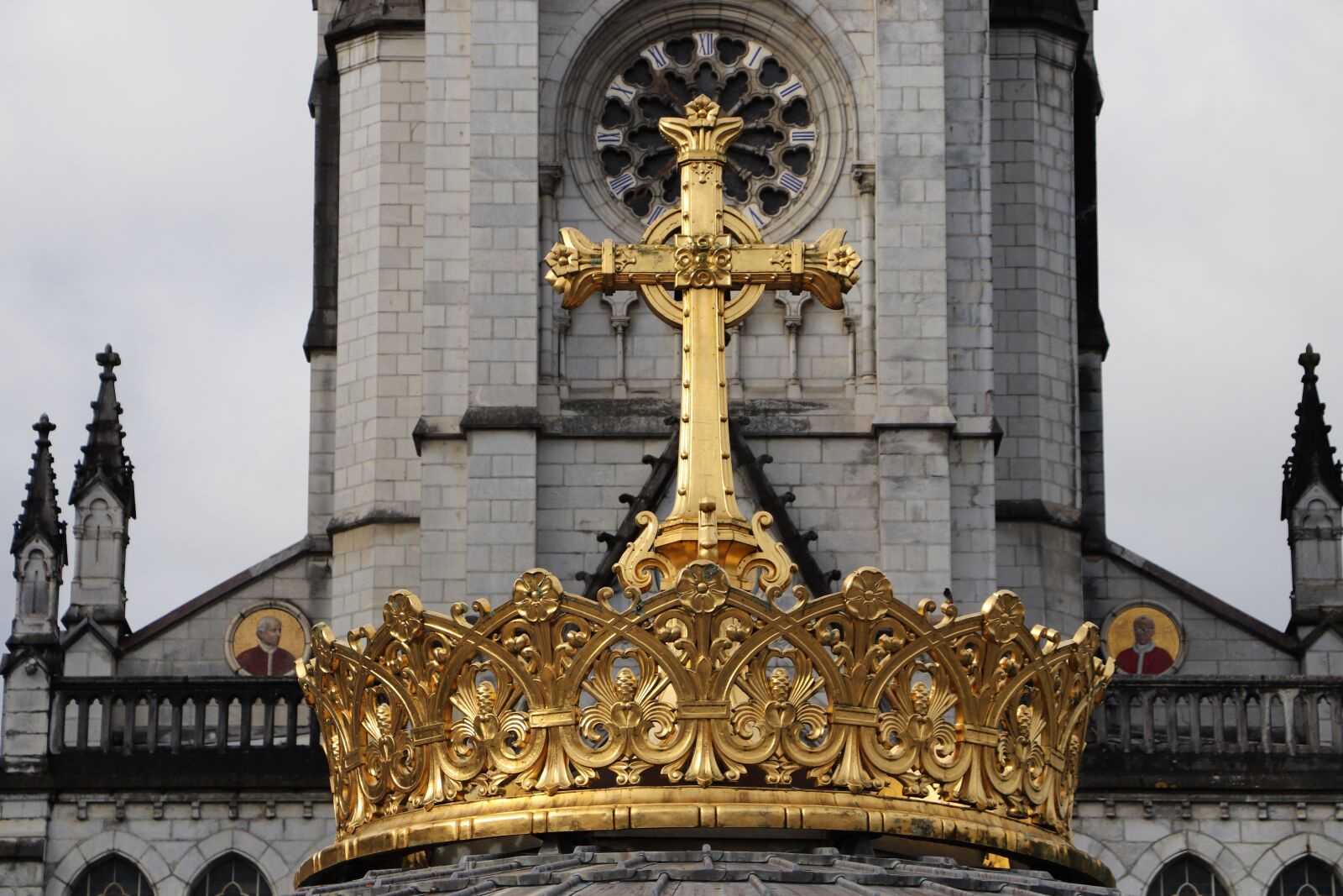 Canon EOS 800D (EOS Rebel T7i / EOS Kiss X9i) sample photo. Religion, catholic, cross photography