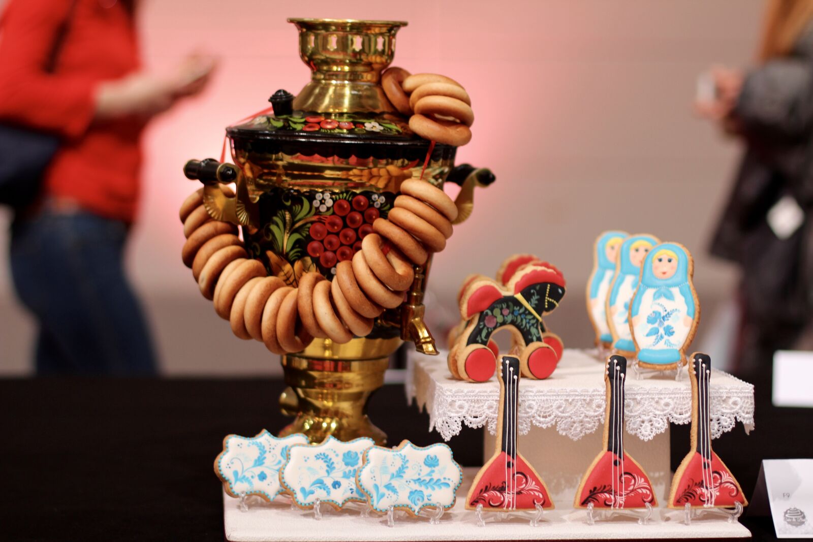 Canon EOS 600D (Rebel EOS T3i / EOS Kiss X5) + Canon EF 50mm F1.4 USM sample photo. Russian, pastries, russia photography