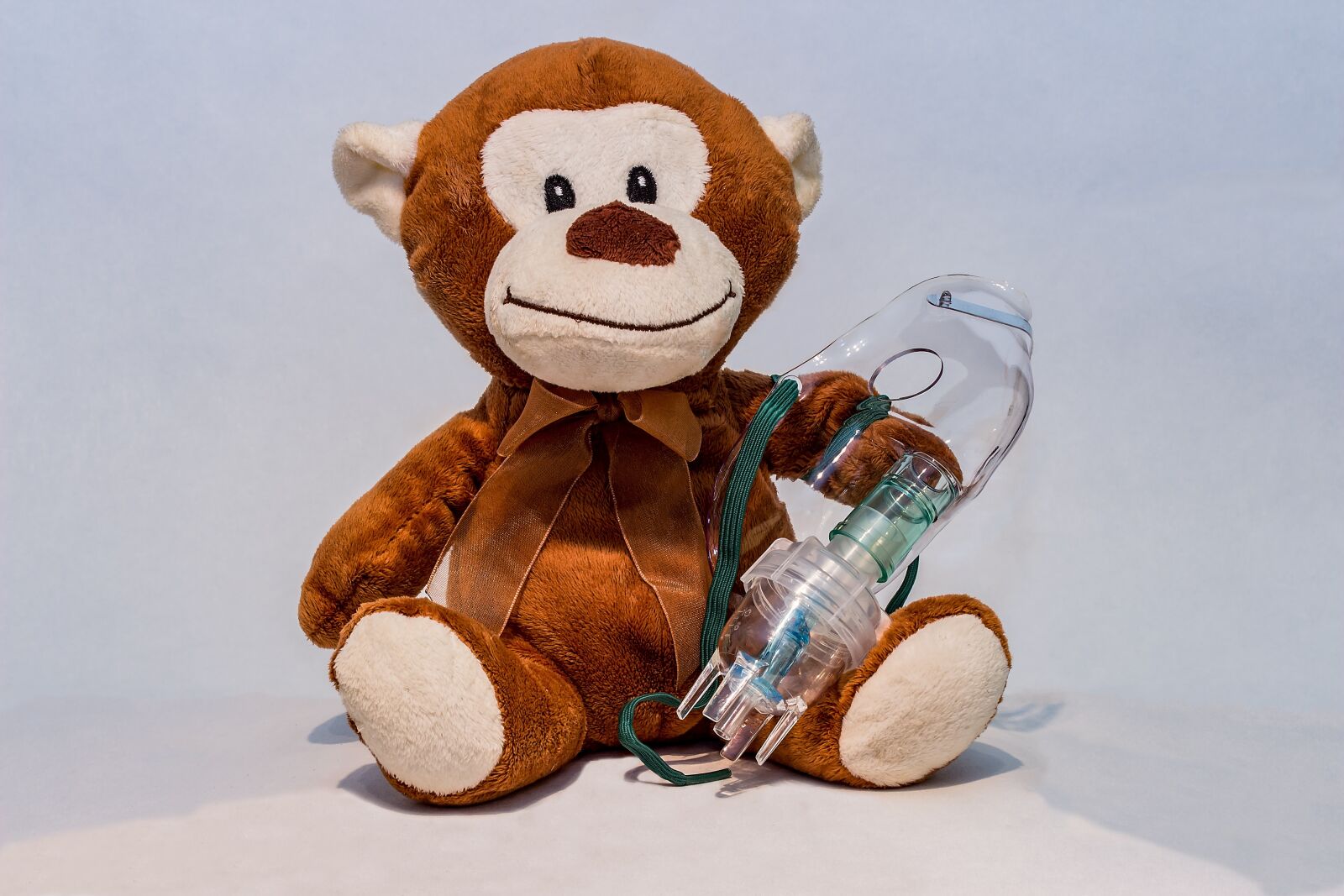 Canon EOS 650D (EOS Rebel T4i / EOS Kiss X6i) sample photo. Inhalation, inhalation mask, aerosol photography