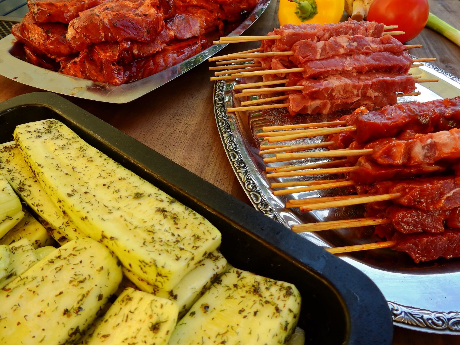 Nikon Coolpix P900 sample photo. Meat, raw, tasty photography