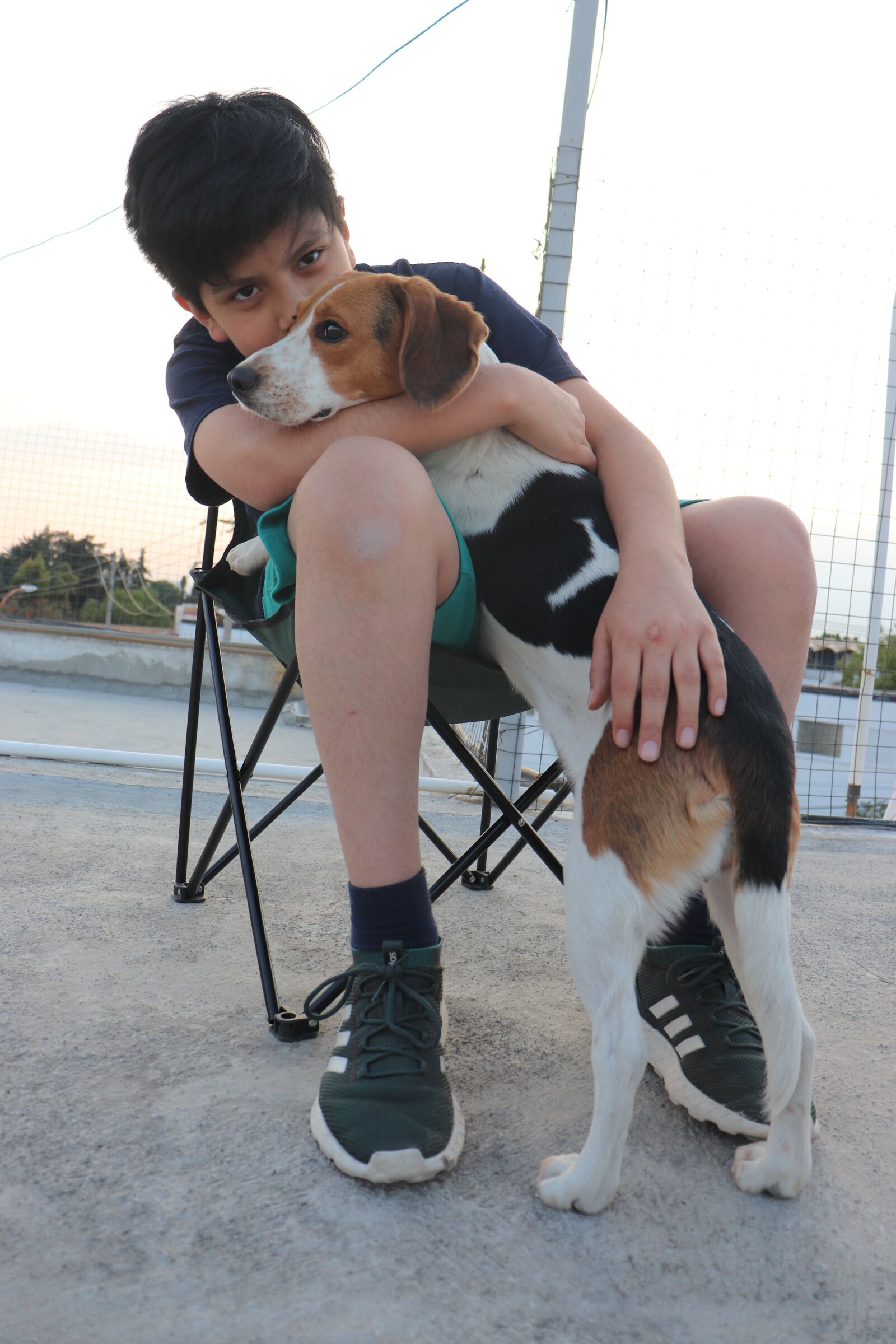 Canon EOS 200D (EOS Rebel SL2 / EOS Kiss X9) sample photo. Posing, dogs, people photography