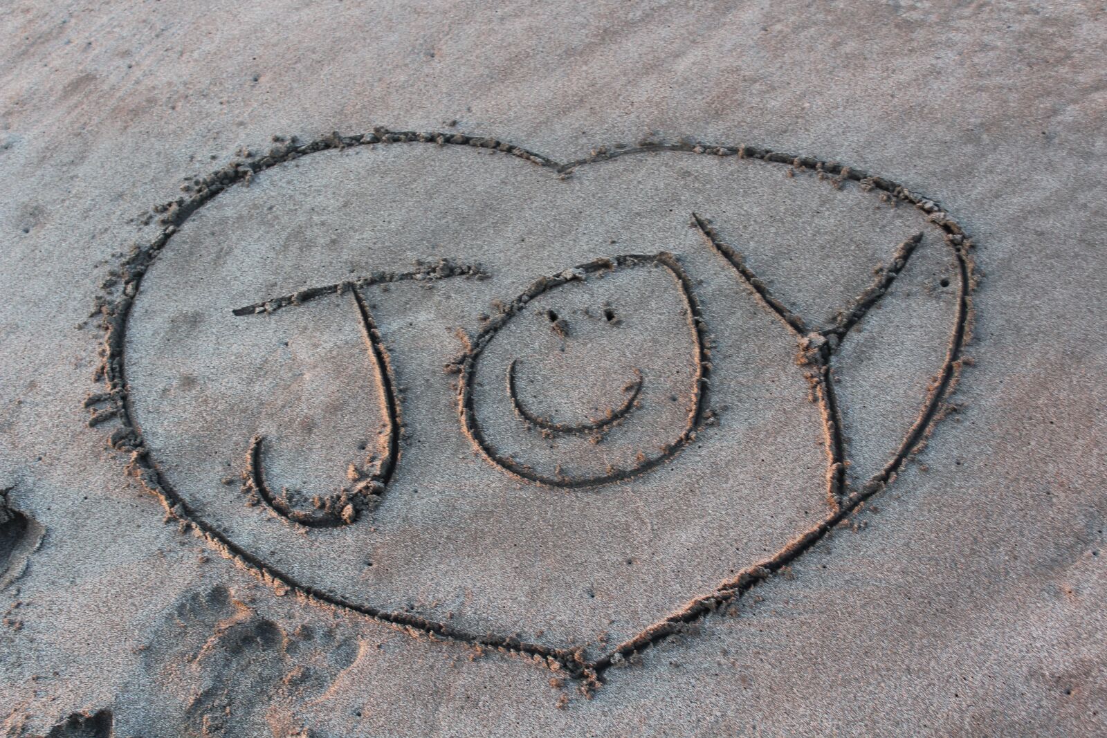 Canon EOS 600D (Rebel EOS T3i / EOS Kiss X5) sample photo. Joy, sand, be photography