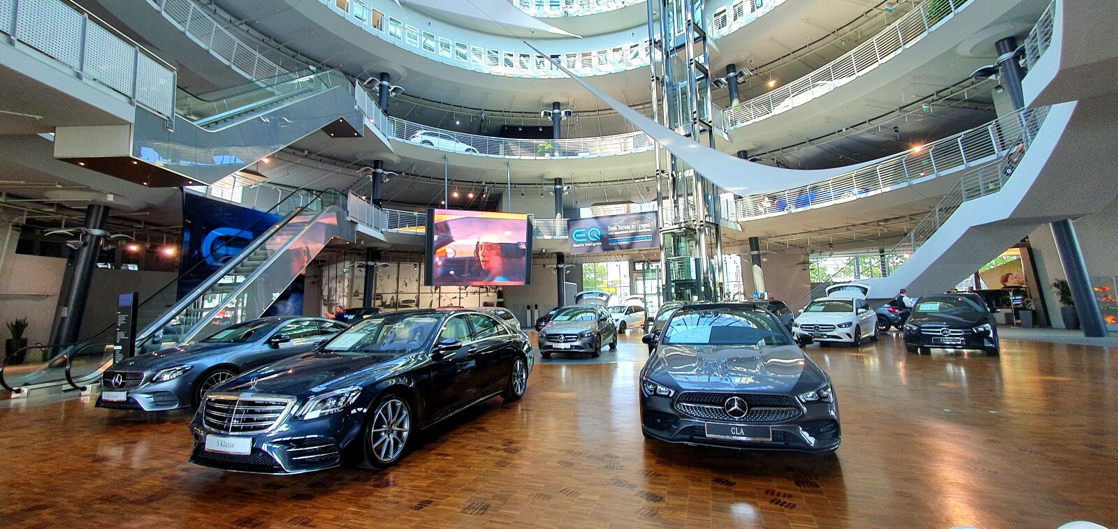 Samsung Galaxy S10 sample photo. Mercedes, auto, benz photography