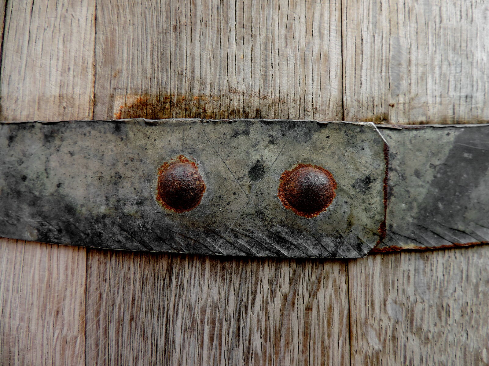 Nikon Coolpix P520 sample photo. Barrel, cast iron, latch photography