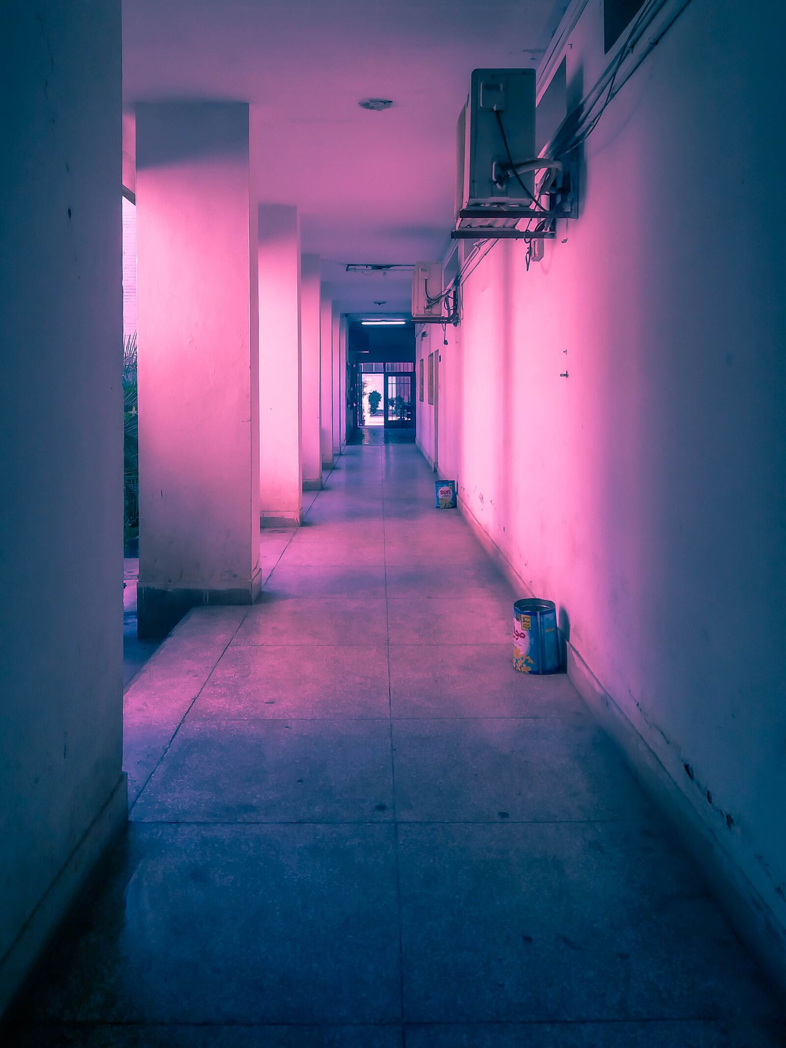 Samsung Galaxy A5(2016) sample photo. Hostels, pillars, colors photography