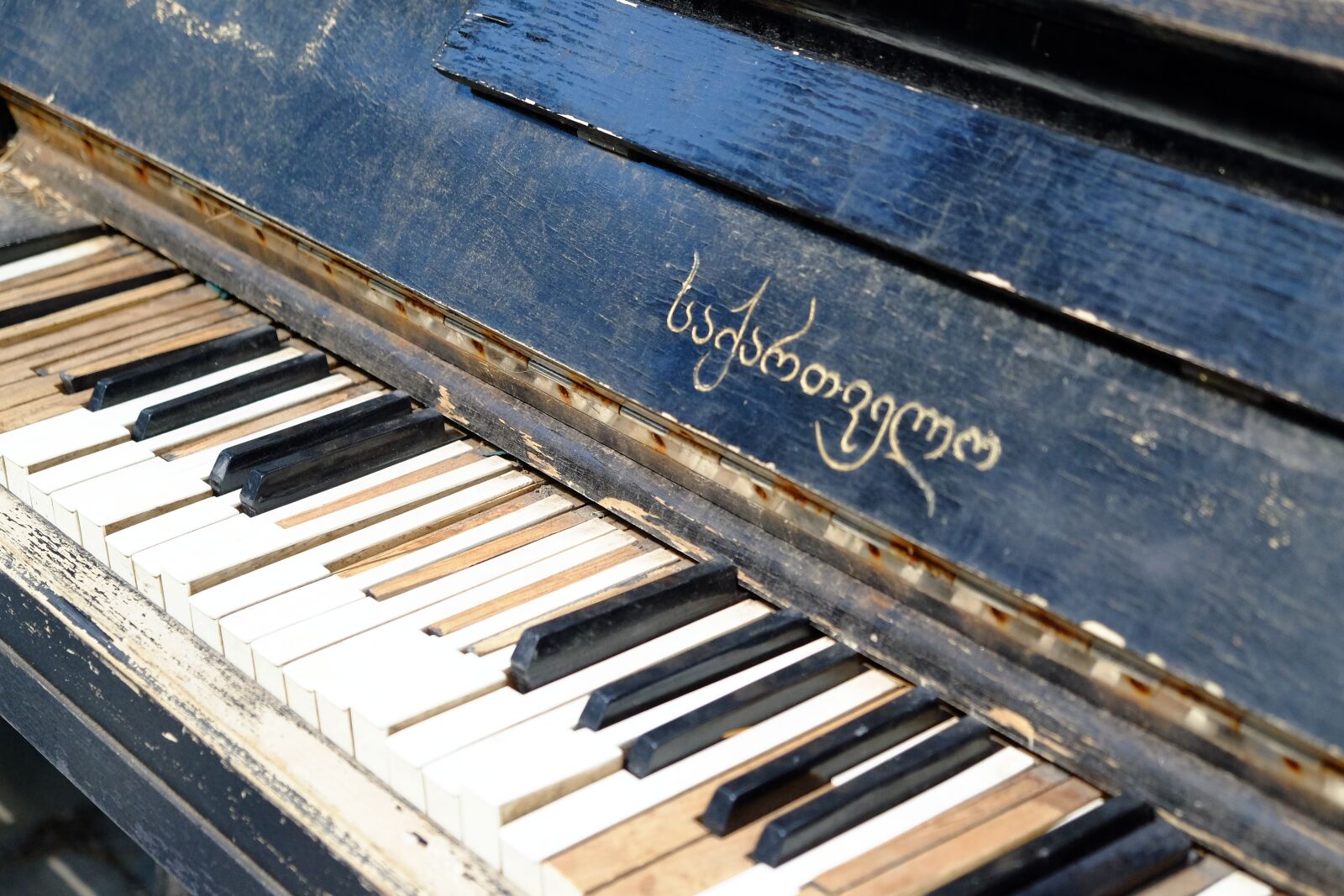Fujifilm X-T1 sample photo. Piano, old, music photography