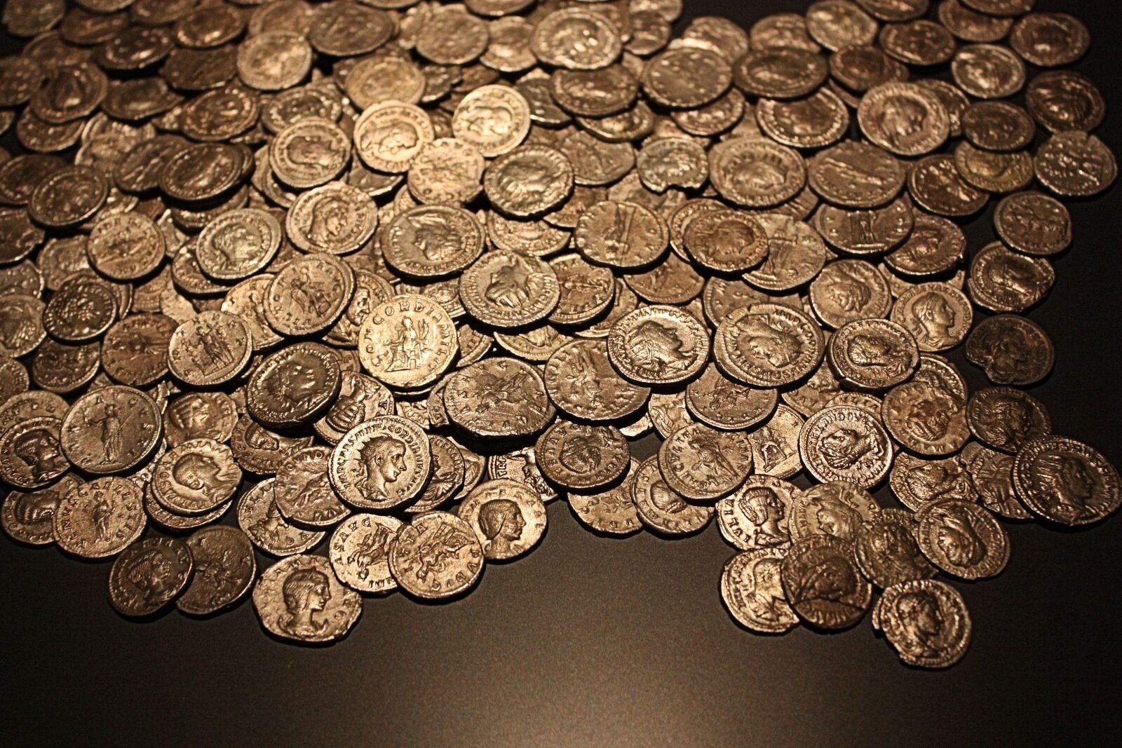 Canon EOS 450D (EOS Rebel XSi / EOS Kiss X2) sample photo. Coins, old, roman photography