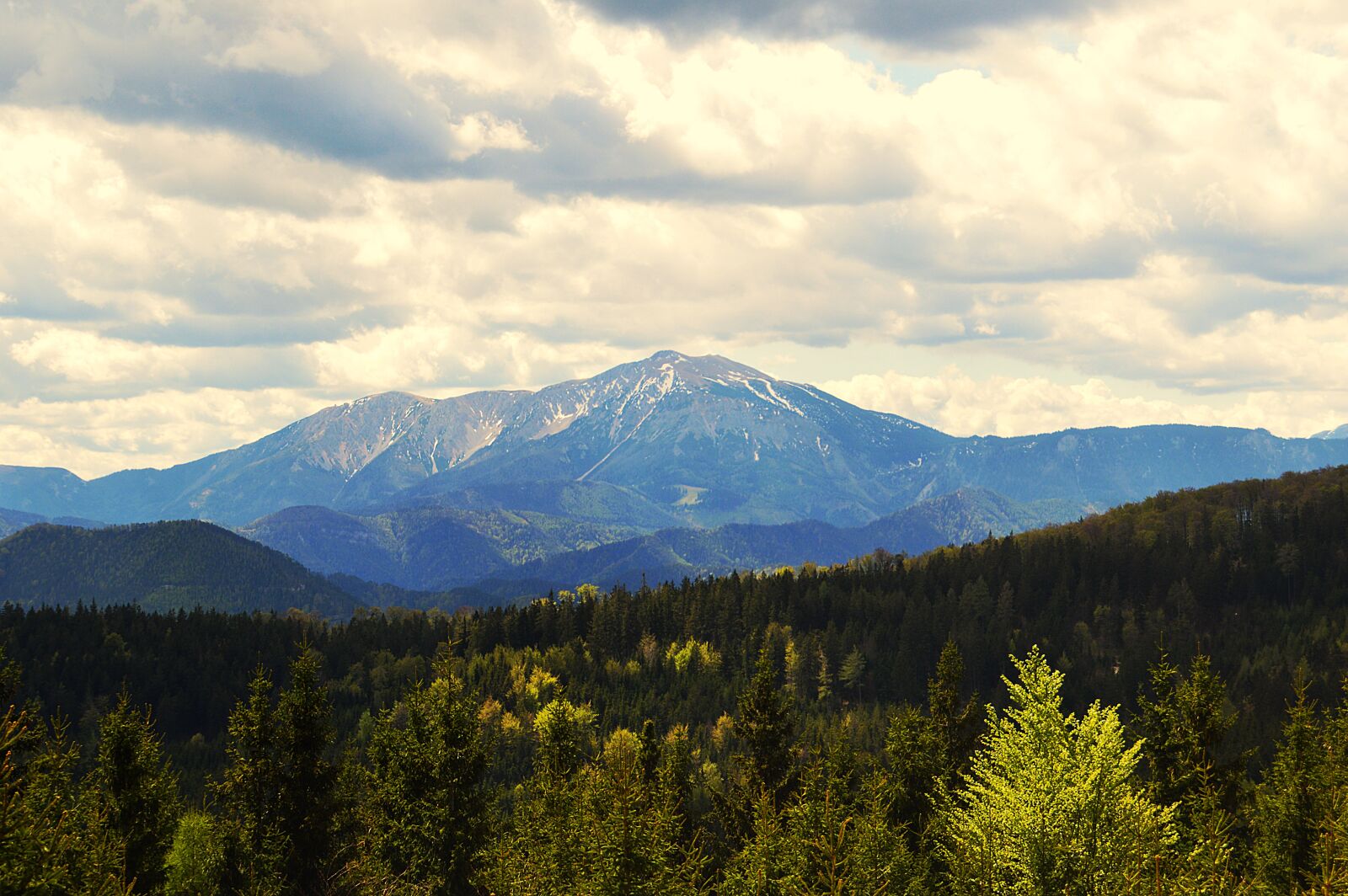 Nikon D3200 sample photo. Under the mountain, mountain photography
