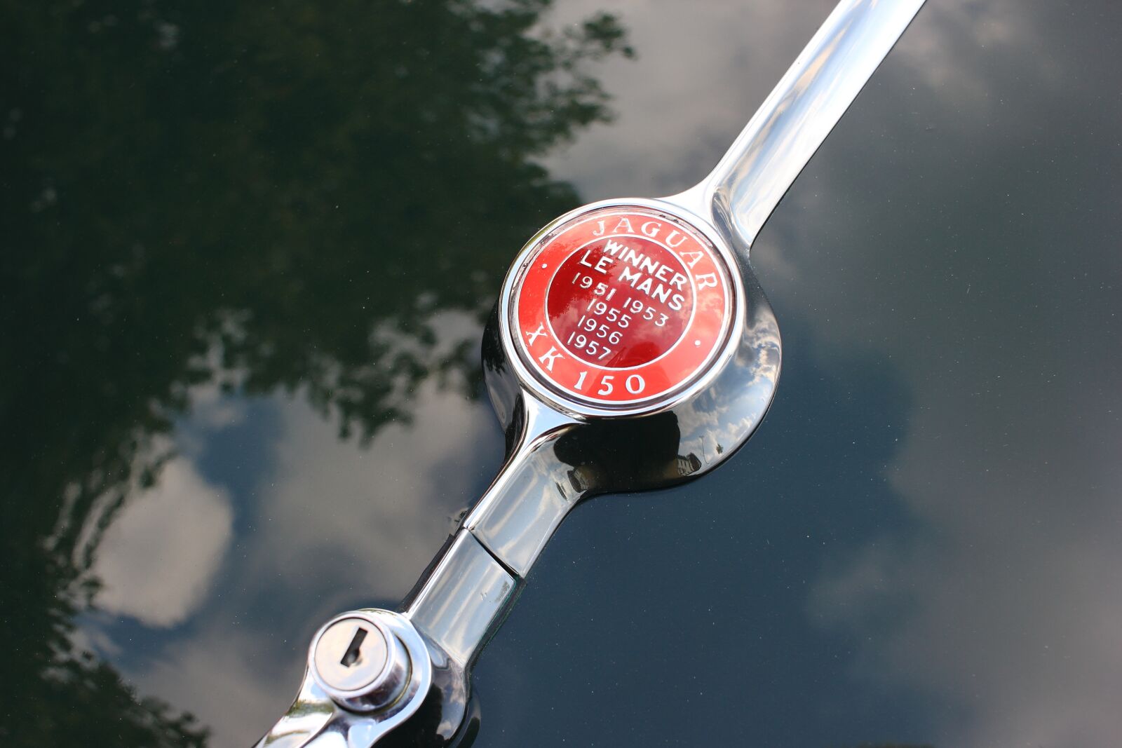 Canon EOS 550D (EOS Rebel T2i / EOS Kiss X4) sample photo. Jaguar, car, logo photography