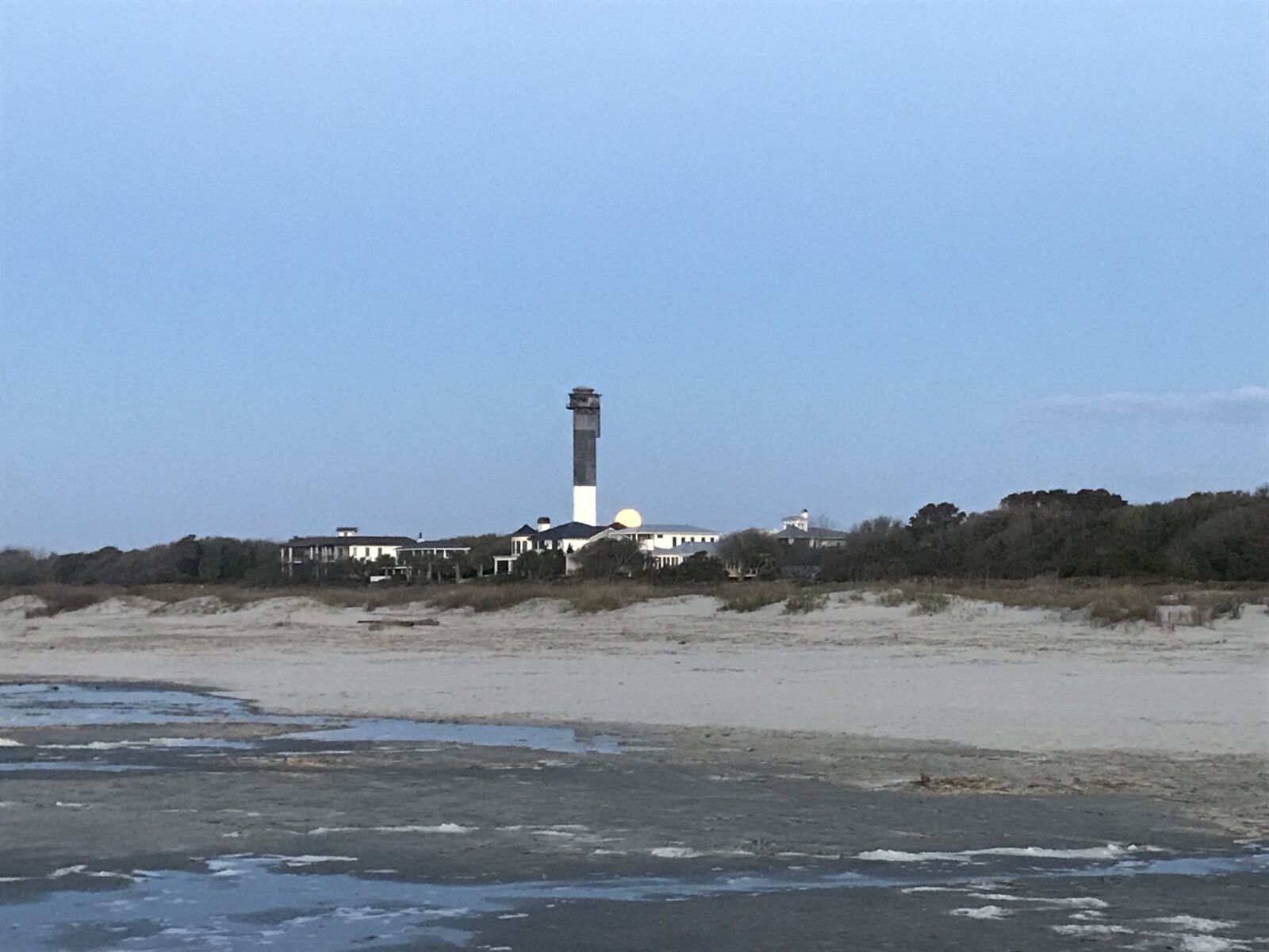 iPhone 7 back camera 3.99mm f/1.8 sample photo. Lighthouse, ocean, landscape photography