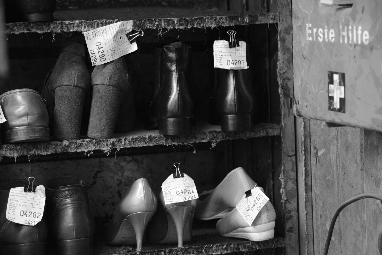 Nikon D7100 sample photo. Craft, human, shoemaker photography