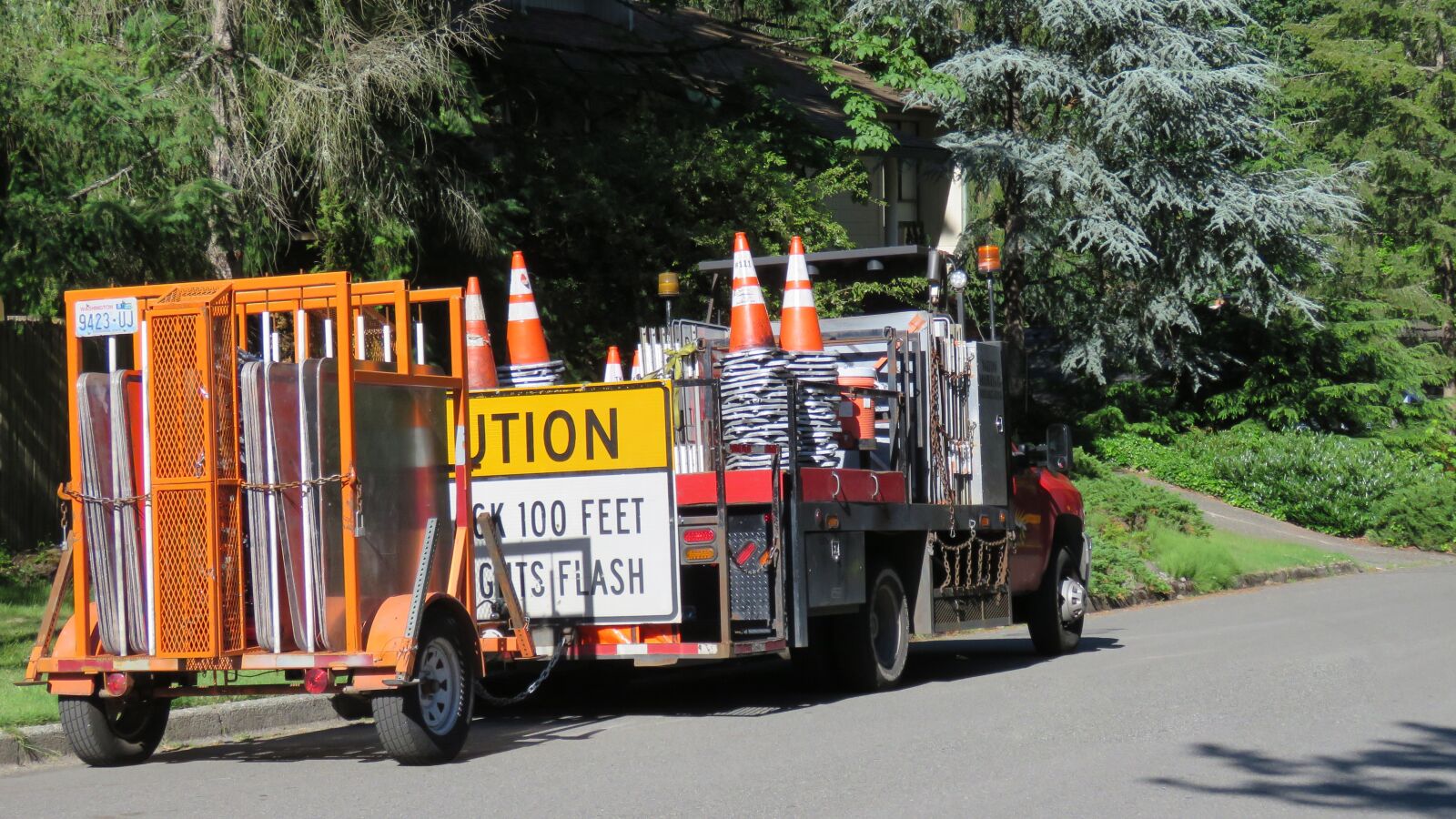 Canon PowerShot SX60 HS sample photo. Barricade trailer, trailer, road photography