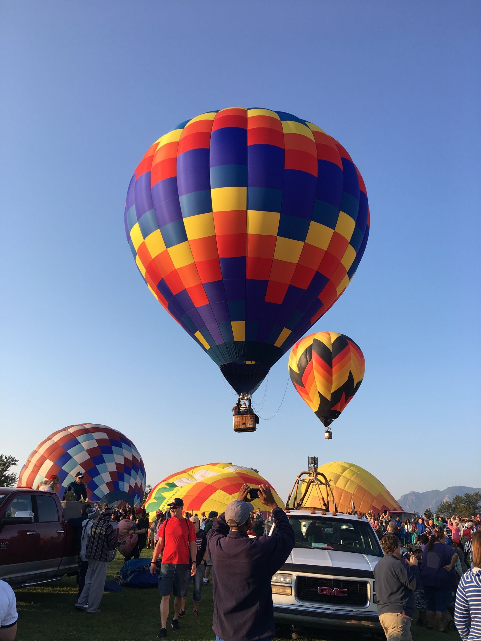 Apple iPhone 6s Plus sample photo. Balloon, hot-air balloon, people photography