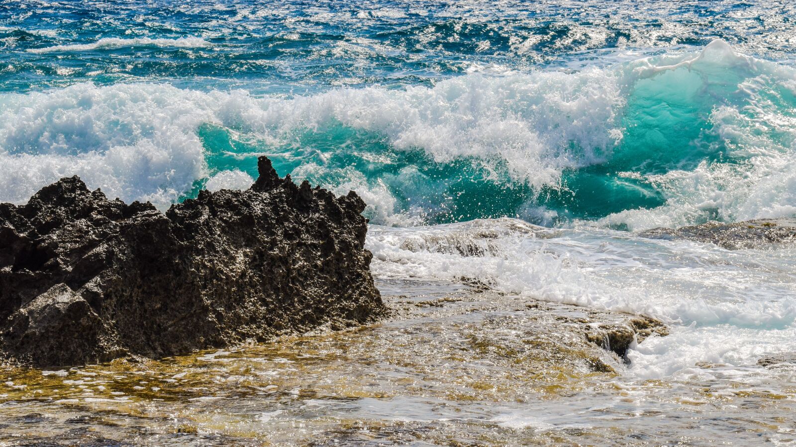 Nikon D3300 sample photo. Rocky coast, wave, smashing photography