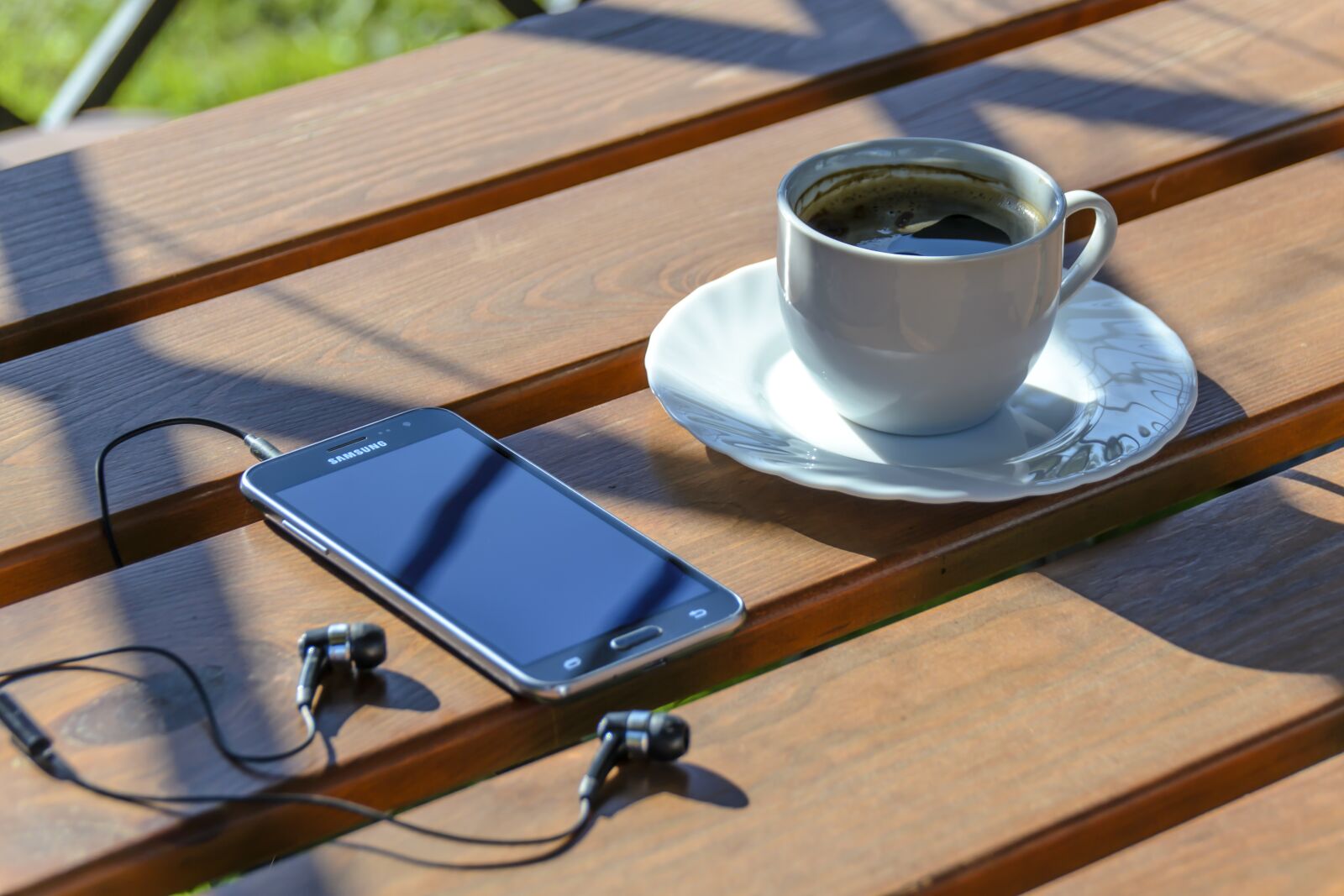 Nikon D3100 sample photo. Relaxation, coffee, smartphone photography