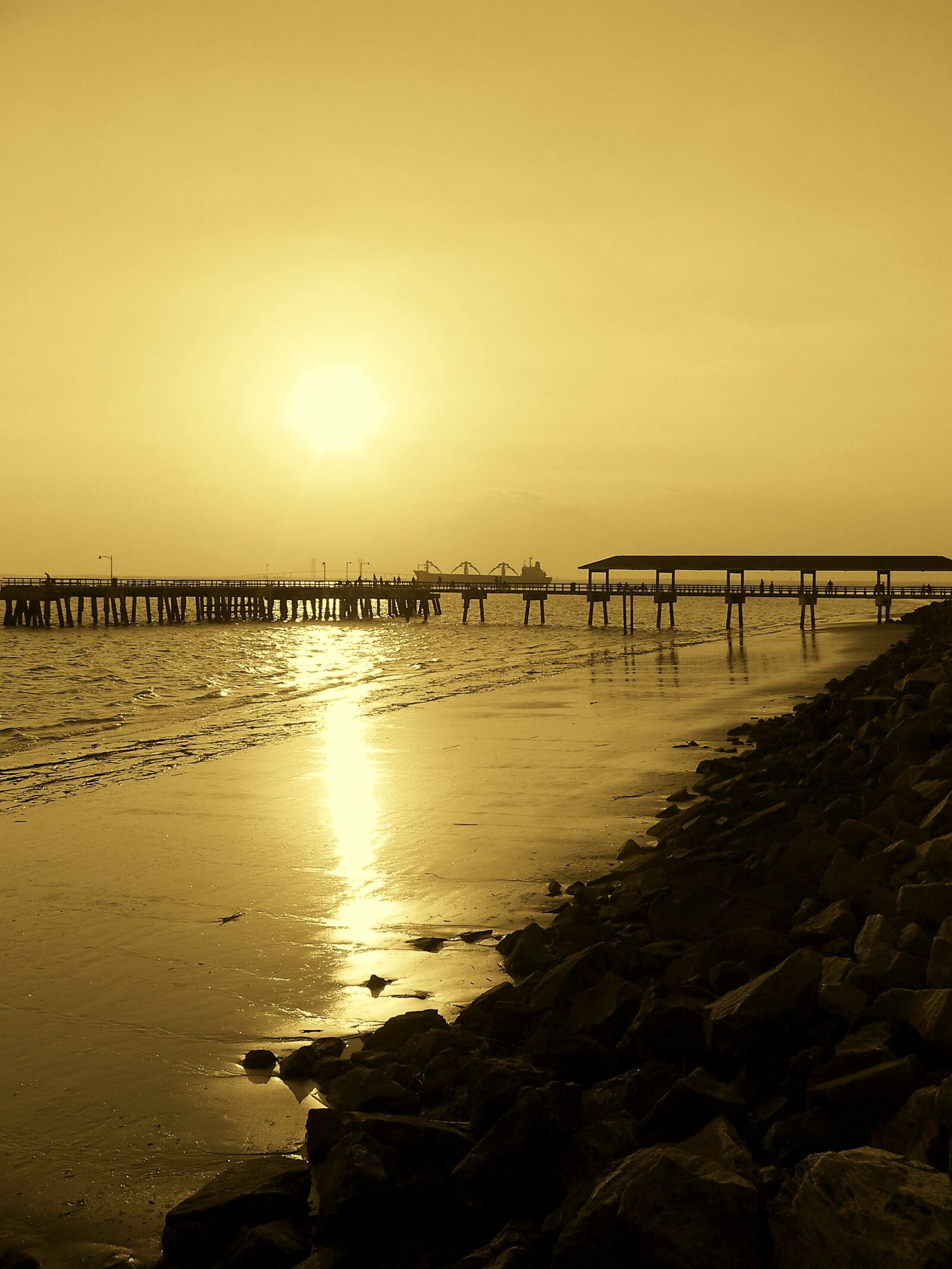 Kodak Z712 IS ZOOM DIGITAL CAMERA sample photo. Sunset, golden, sea photography