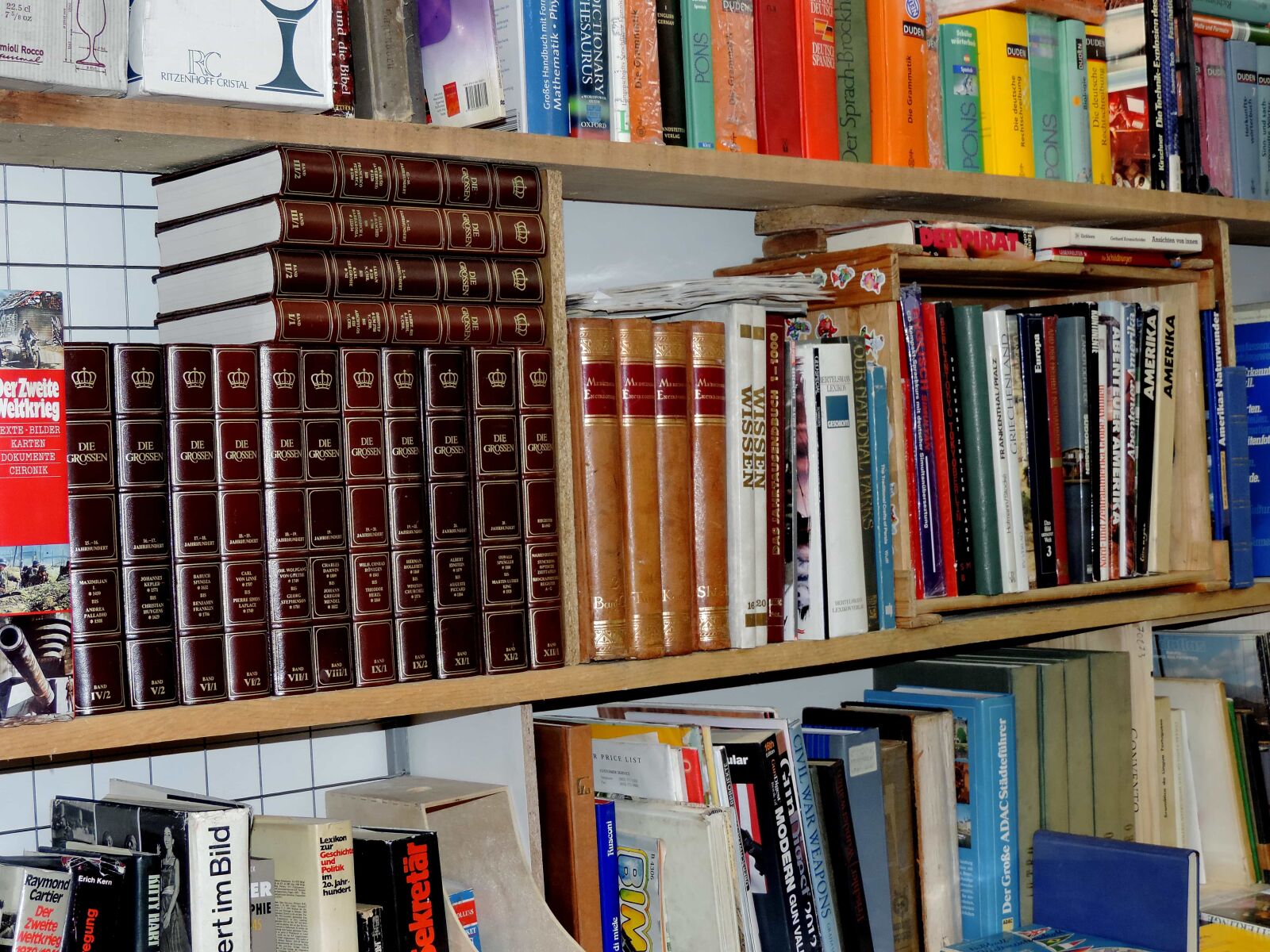 Nikon Coolpix P520 sample photo. Bookshelf, bookshelves, bookshop, bookstore photography