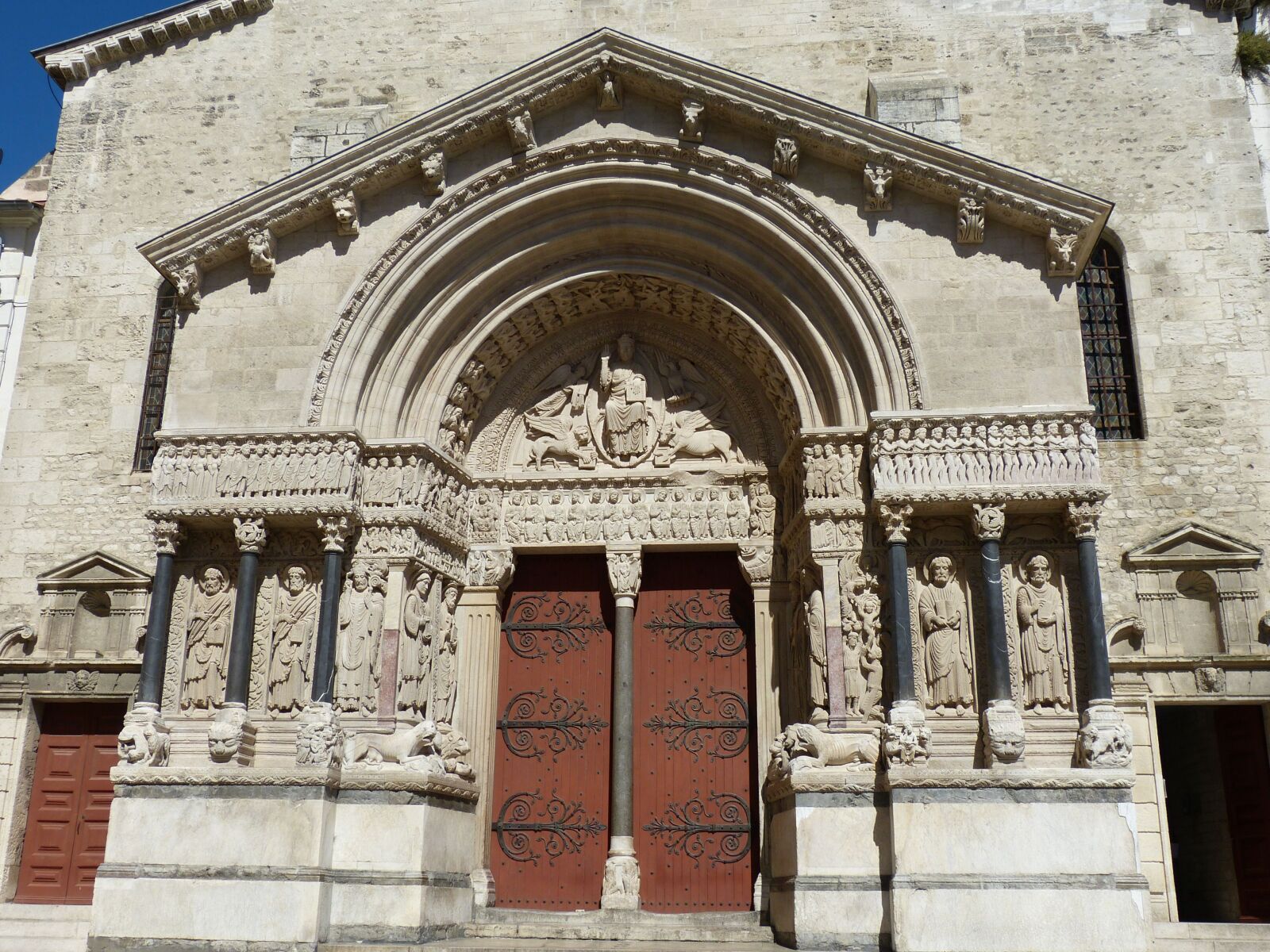 Panasonic Lumix DMC-FZ150 sample photo. Arles, cathedral, facade photography
