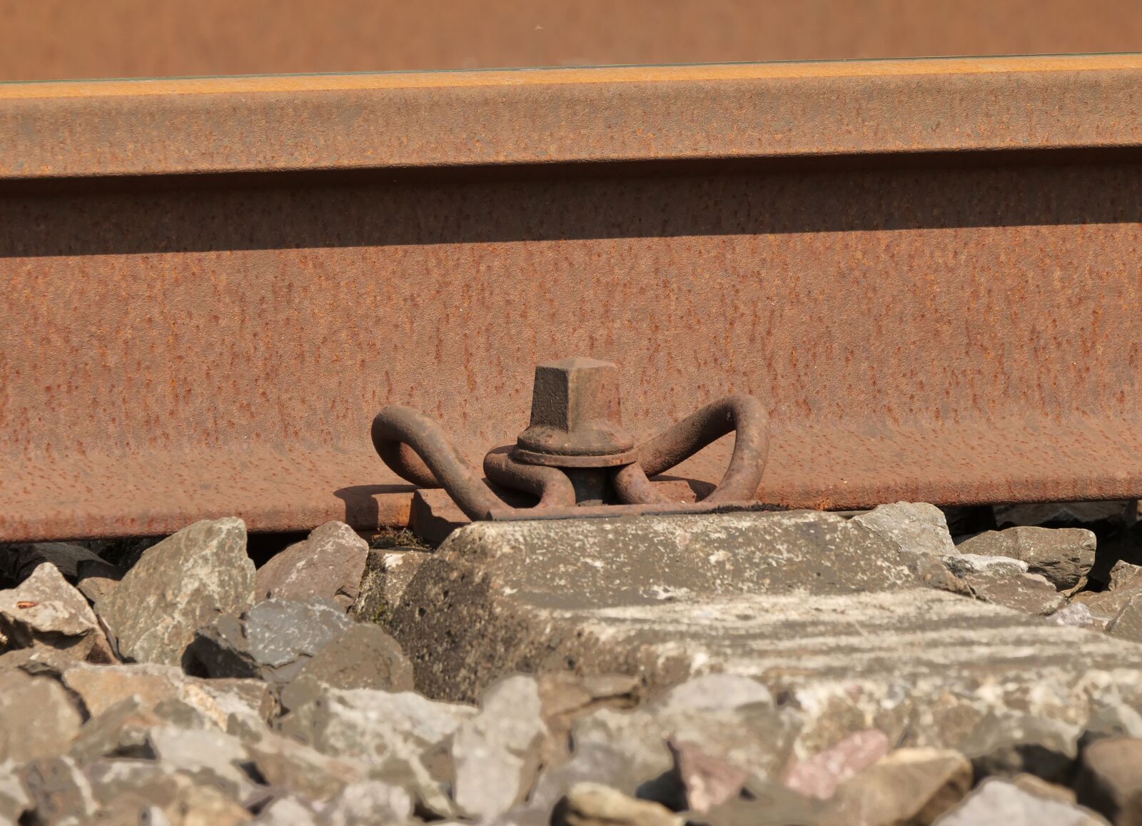 Panasonic Lumix DC-G9 sample photo. Rail clamp, track, threshold photography