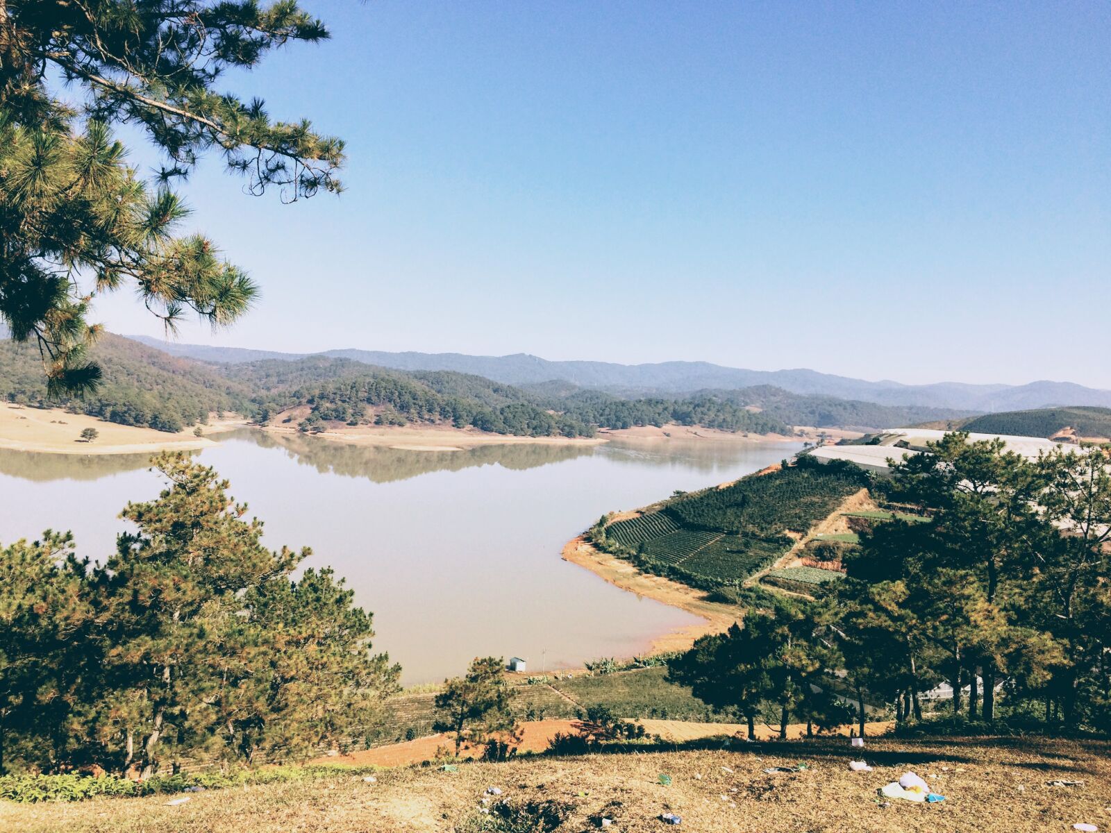 iPhone 5s back camera 4.15mm f/2.2 sample photo. Bên, be, song photography