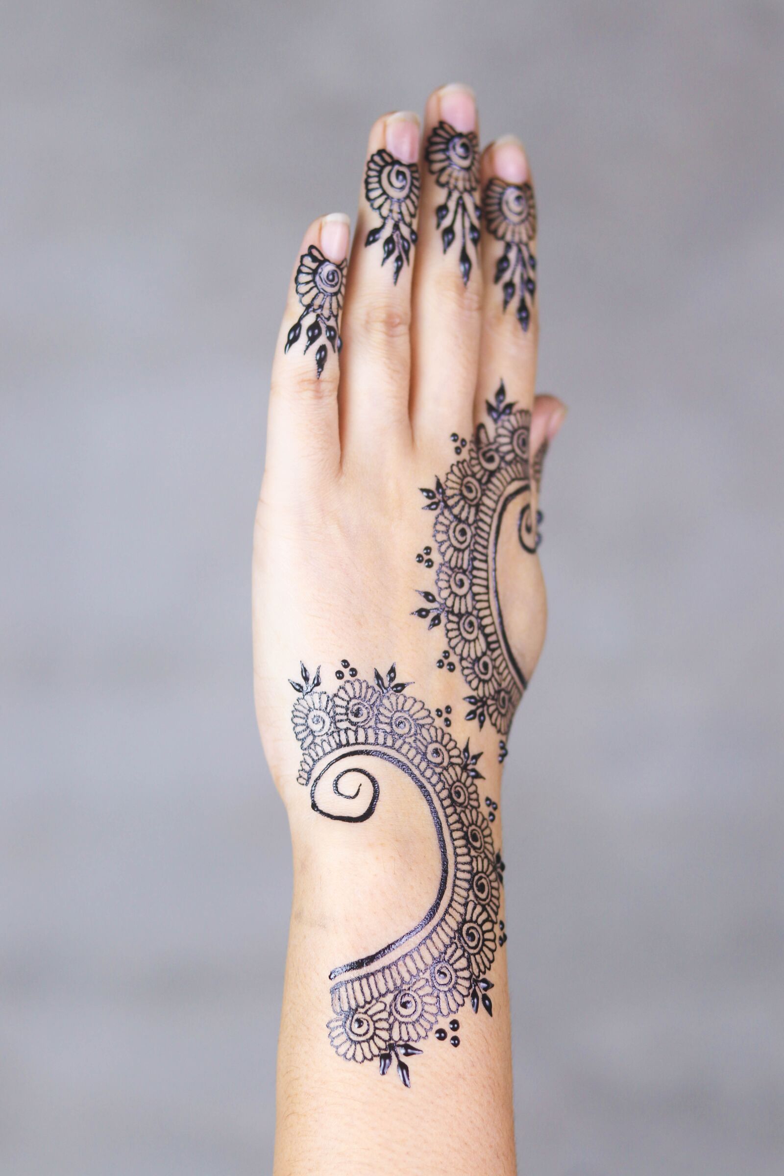 Canon EOS 80D sample photo. Henna, hands, mehendi photography