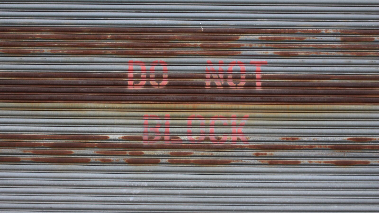 Canon EOS 700D (EOS Rebel T5i / EOS Kiss X7i) sample photo. Background, rusty door, rusty photography