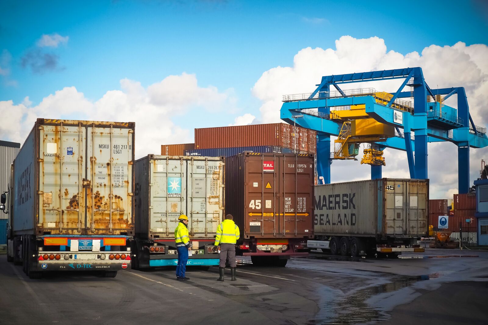 Olympus OM-D E-M10 sample photo. Container, container port, port photography