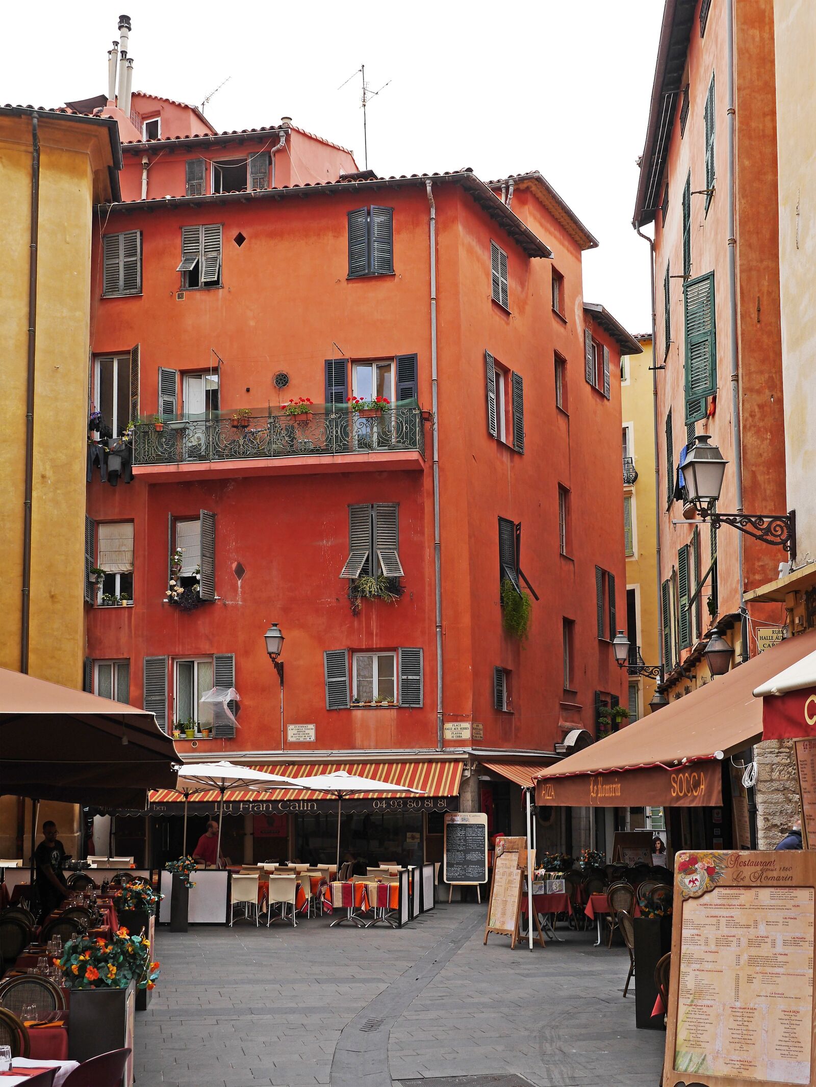 Panasonic Lumix DMC-GH3 sample photo. Historic center, nice, alley photography