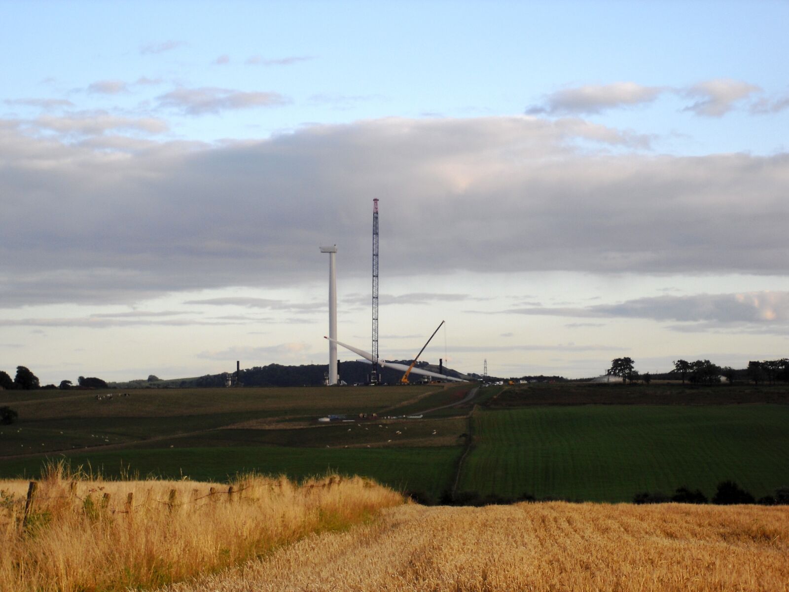 Casio Exilim EX-Z33 sample photo. Construction, wind turbine, machinery photography