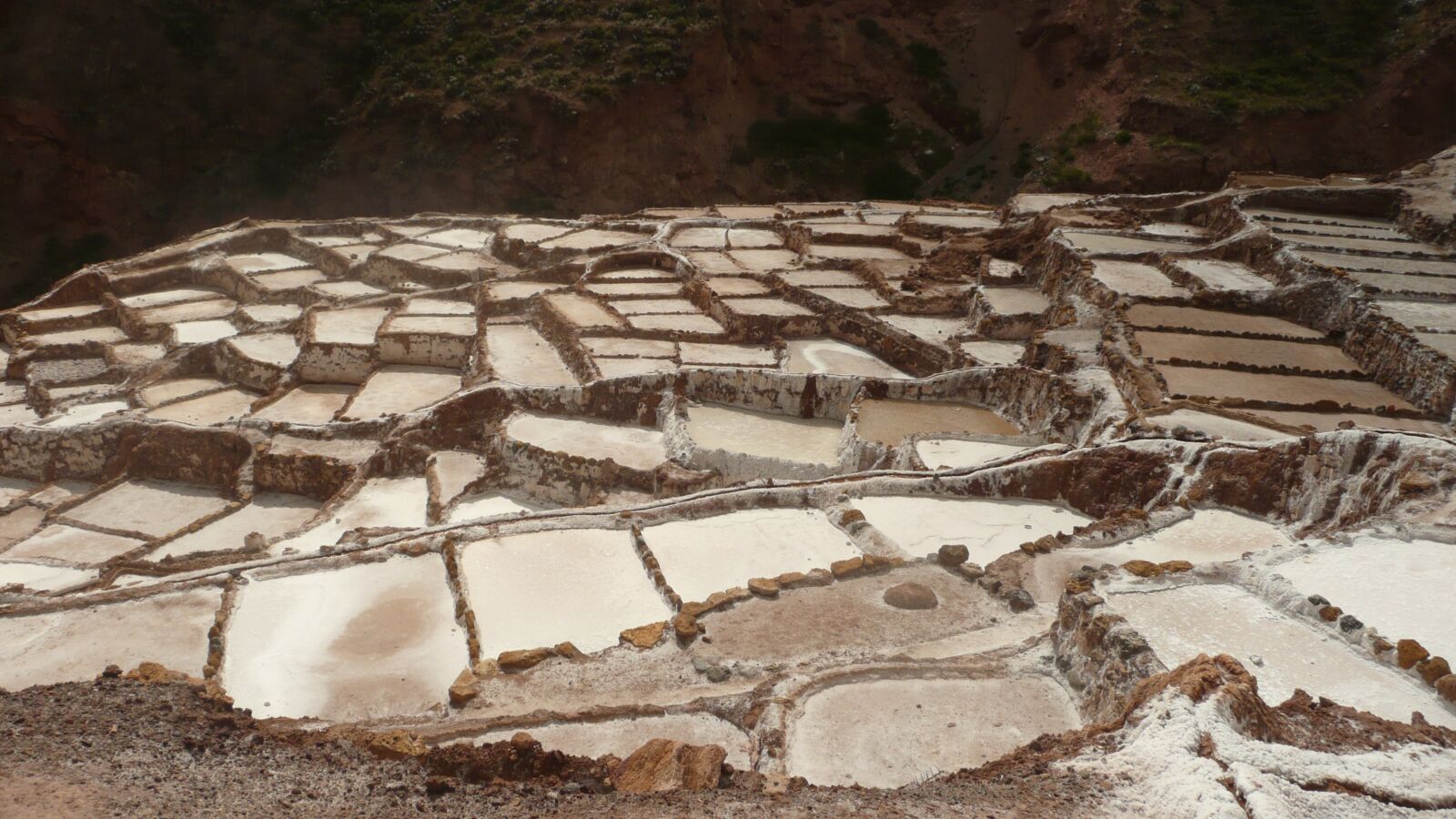 Panasonic DMC-TZ3 sample photo. Salt, pans, peru photography