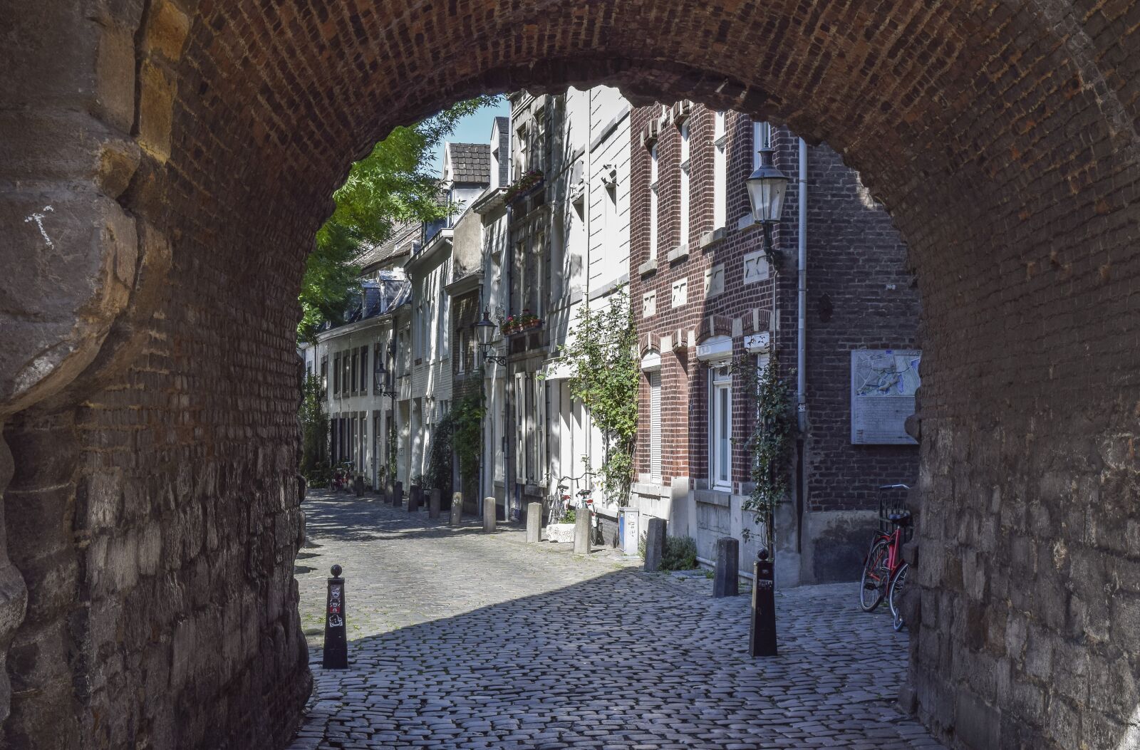 Nikon D3300 sample photo. Architecture, passage, away photography