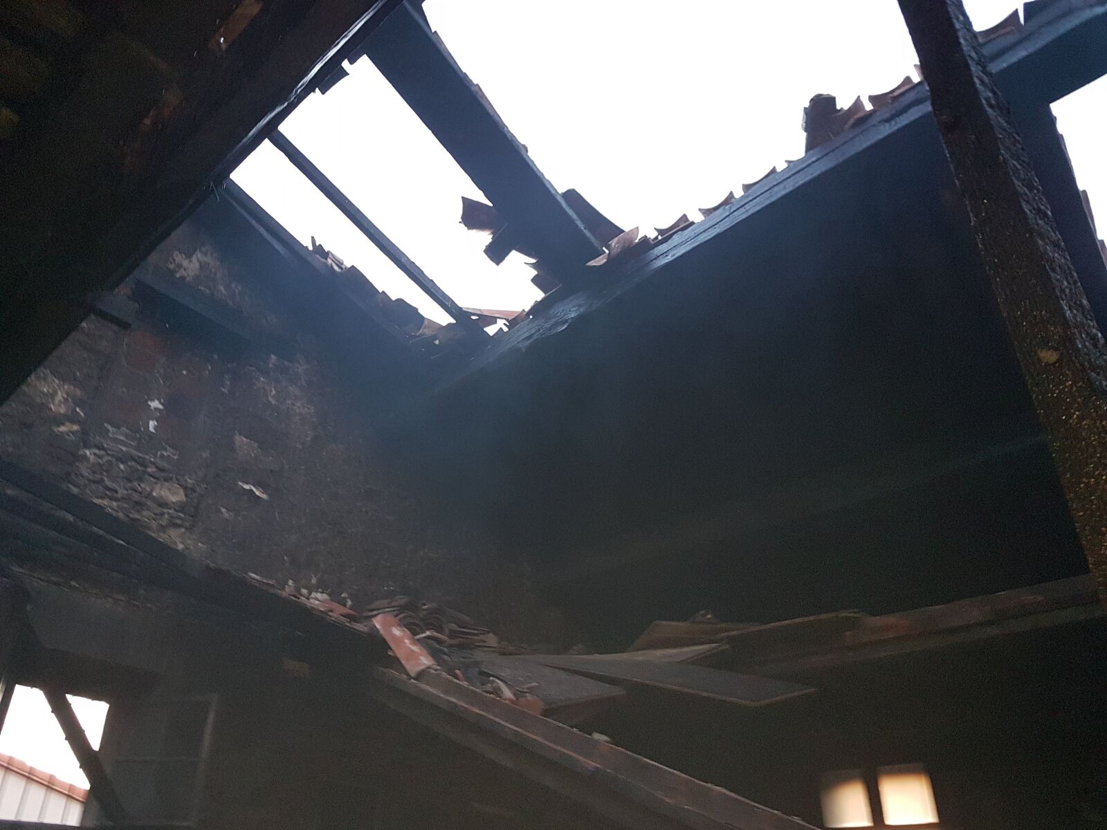 Samsung Galaxy S7 Edge sample photo. House, fire, sinister photography