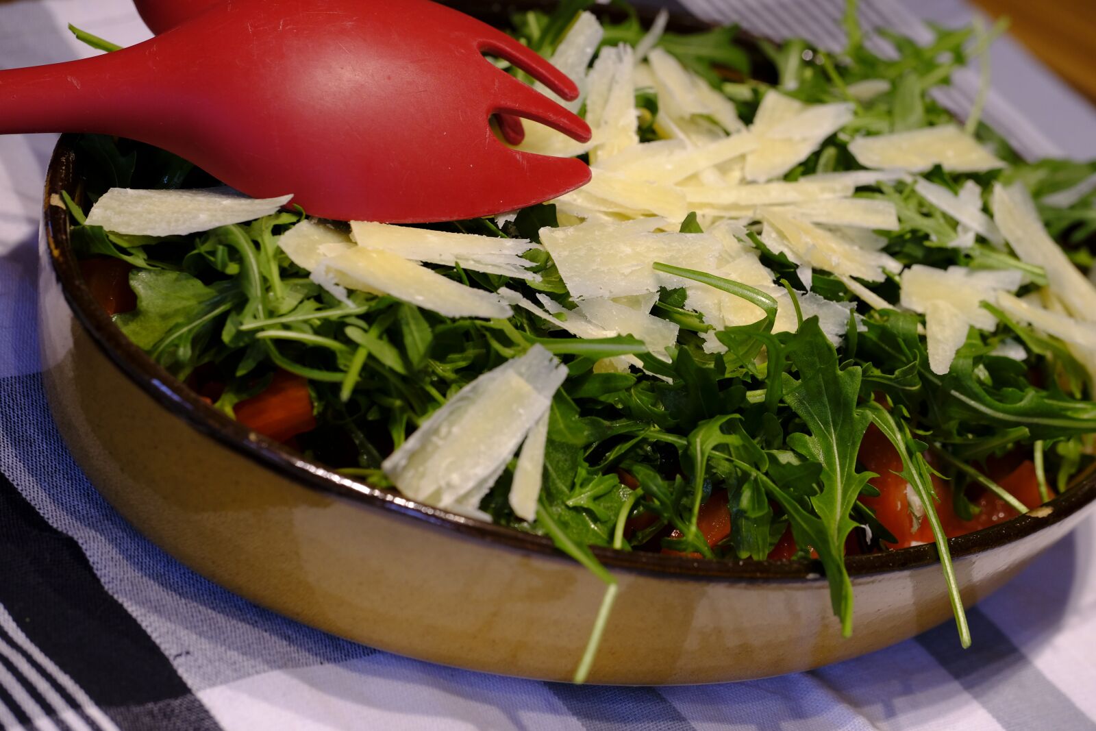 Fujifilm X-T2 + Fujifilm XF 80mm F2.8 R LM OIS WR Macro sample photo. Salad, rocket, arugula photography