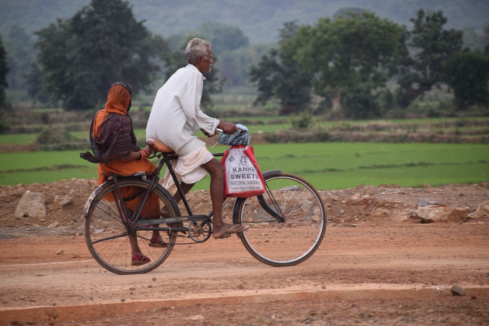Nikon D3300 sample photo. Old couple, bicycle, travel photography