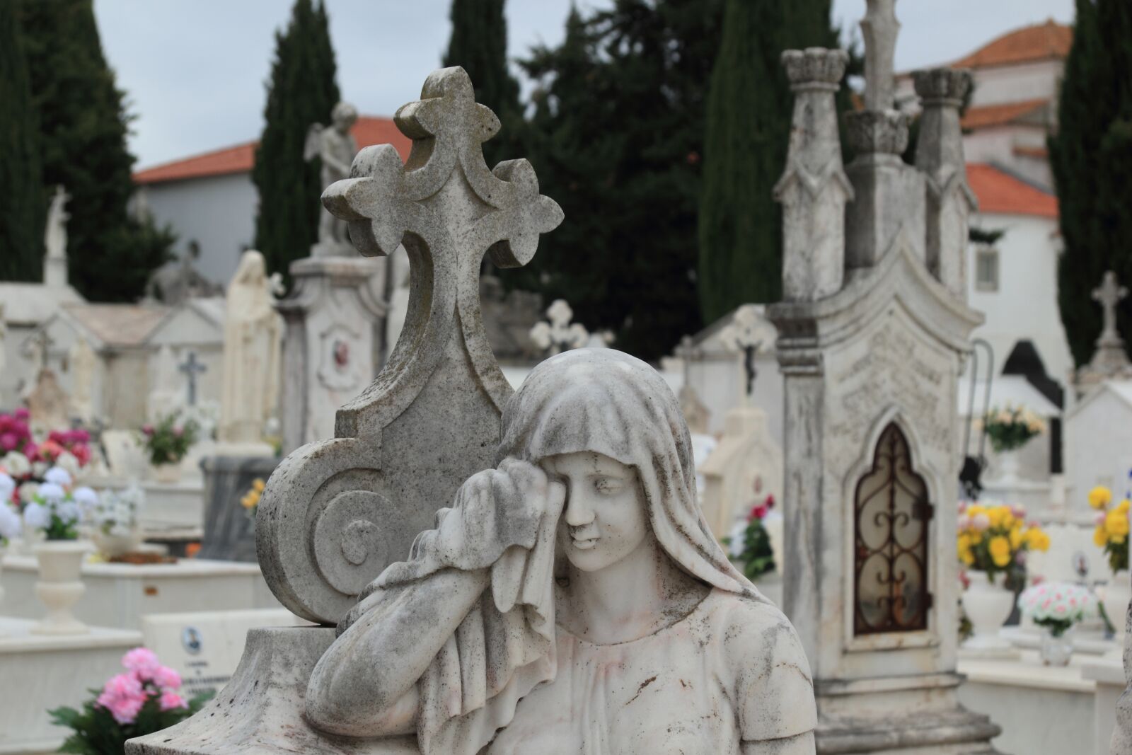 Canon EOS 550D (EOS Rebel T2i / EOS Kiss X4) sample photo. Portugal, evora, cemetery photography
