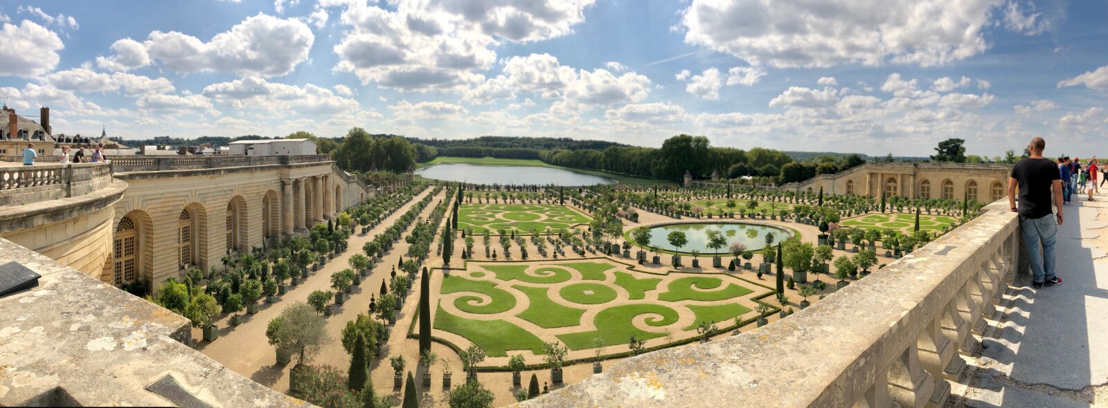 iPhone 8 Plus back camera 3.99mm f/1.8 sample photo. Garden, versailles, panoramic photography