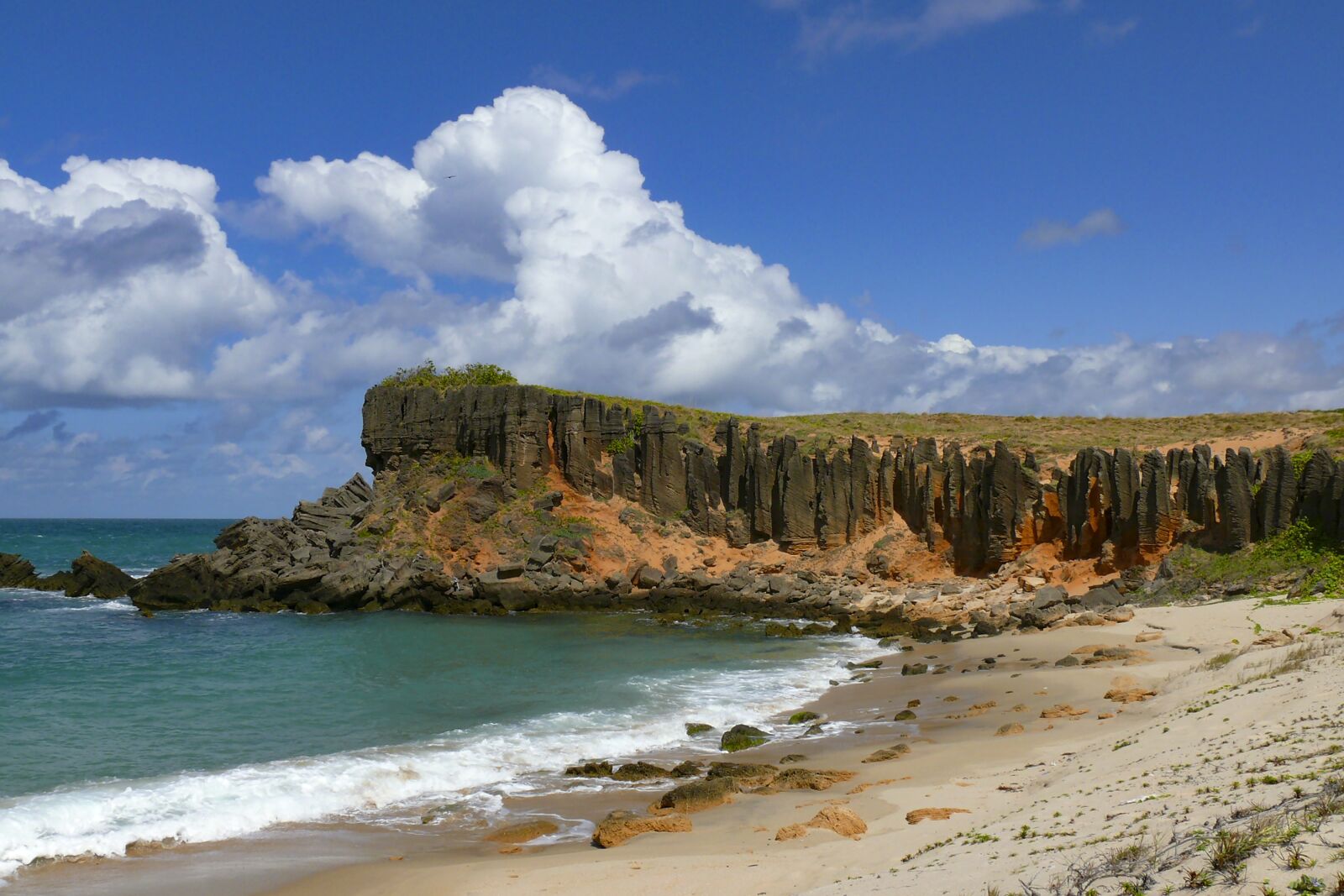 Panasonic DMC-FZ50 sample photo. Cliffs, clouds, beach photography