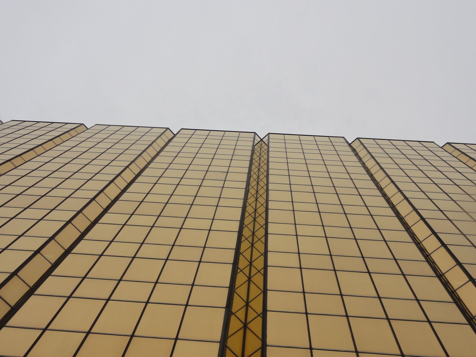 Sony DSC-HX5V sample photo. Perspective, building, yellow photography