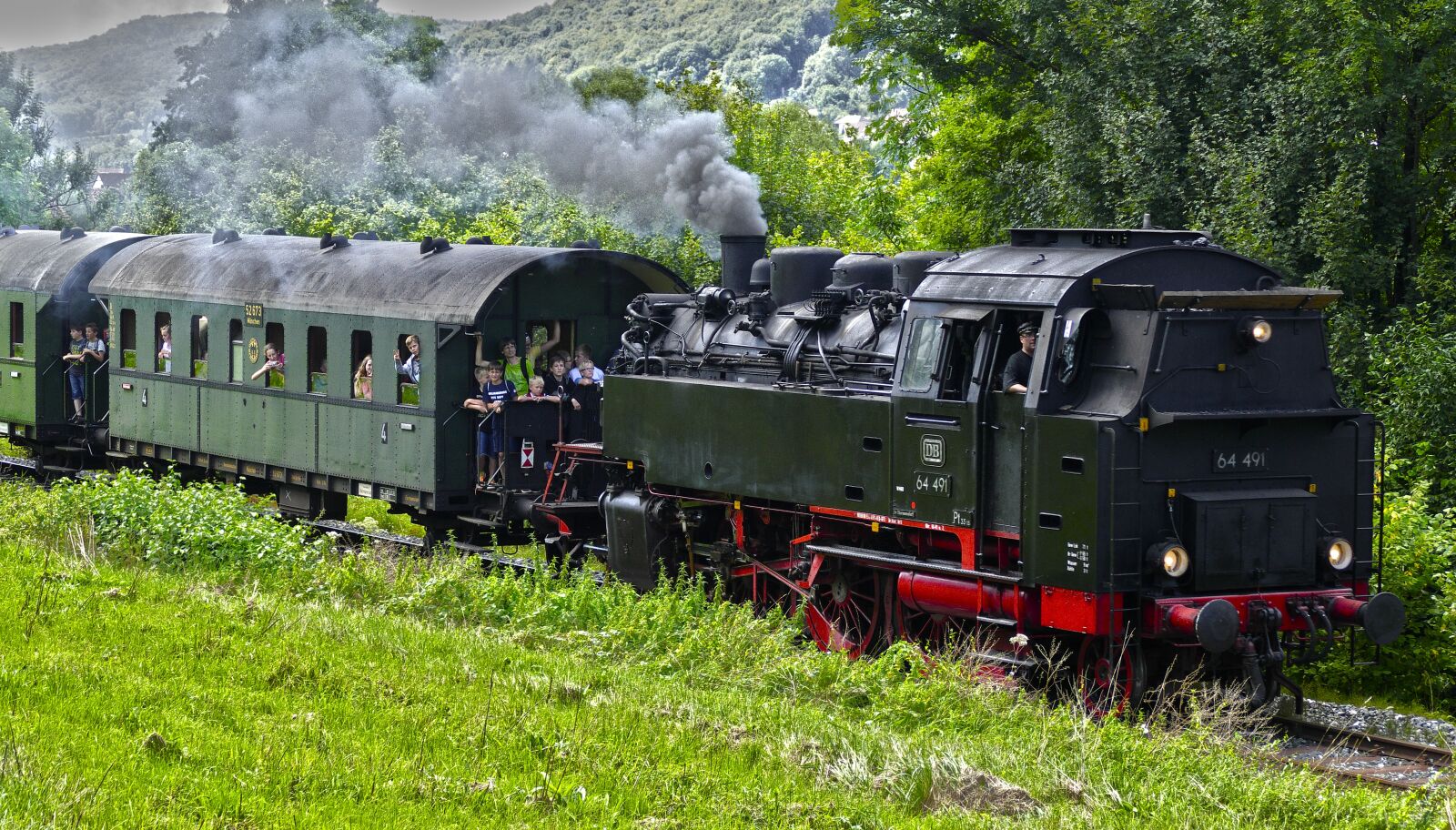 Panasonic Lumix DMC-FZ1000 sample photo. Steam locomotive, steam railway photography