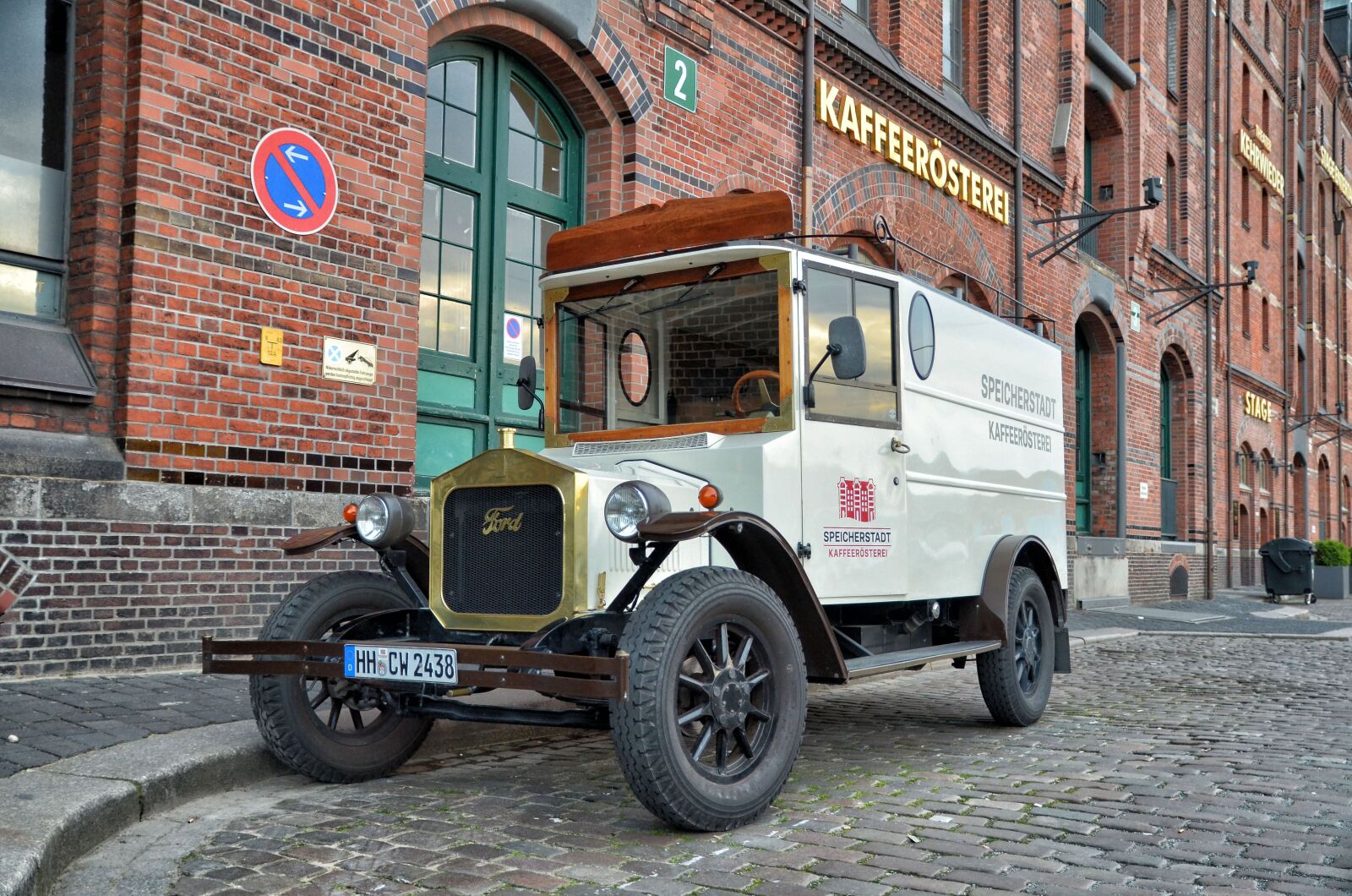 Nikon D7000 sample photo. Hamburg, speicherstadt, coffee roasting photography