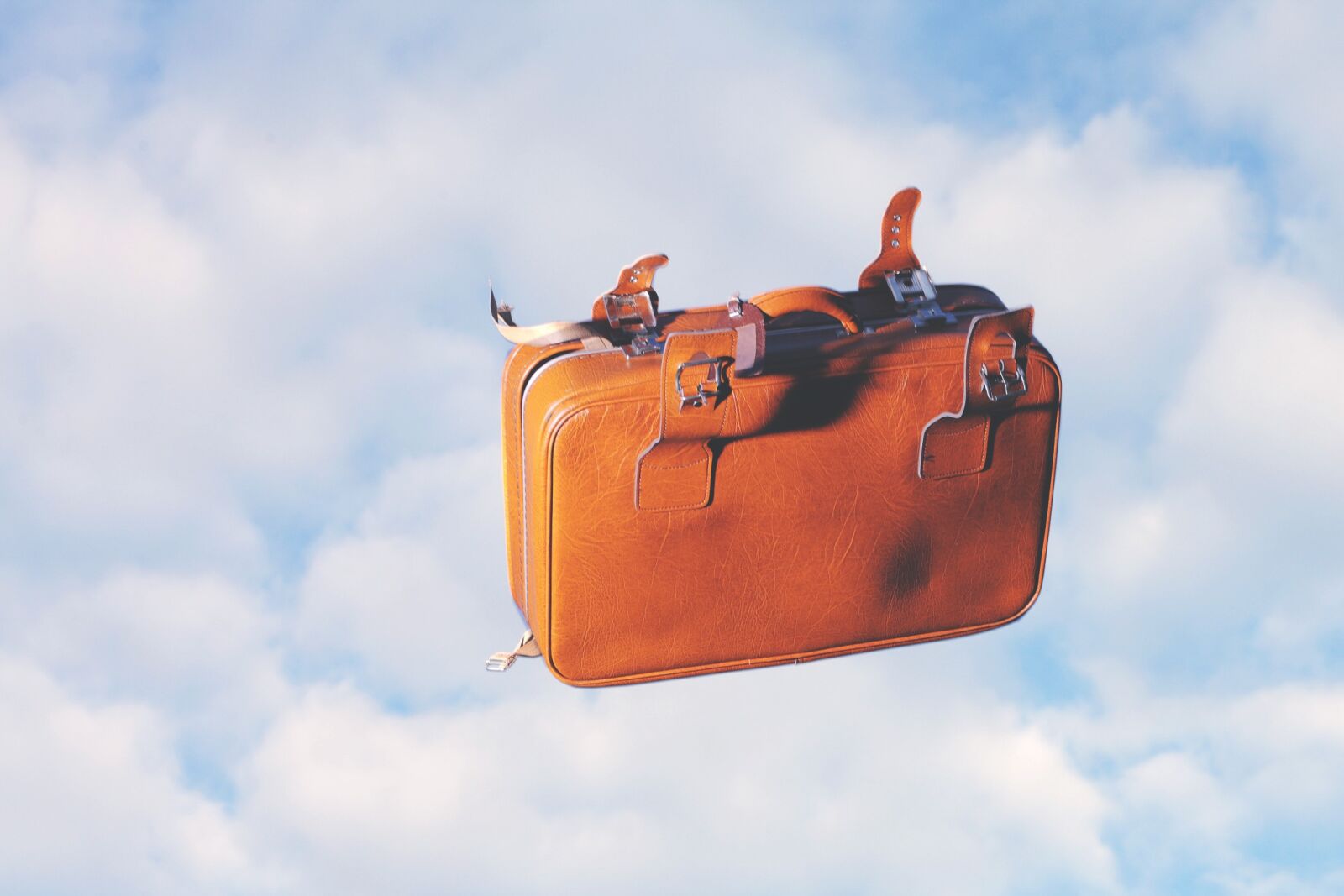 Canon EOS-1Ds Mark III sample photo. Luggage, flying, sky photography