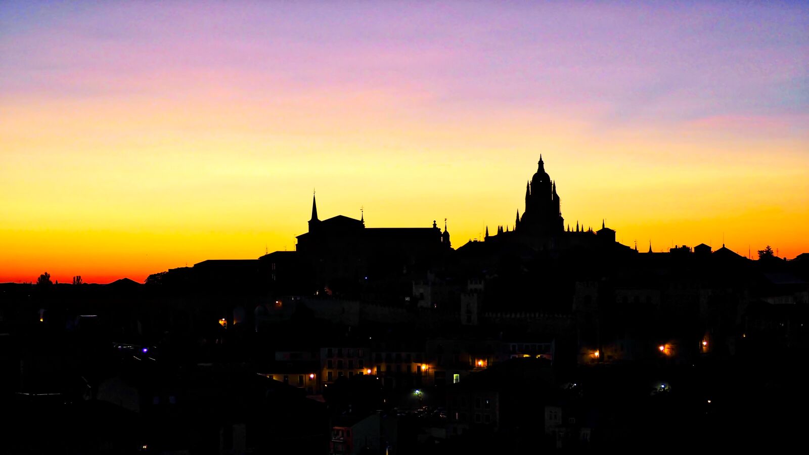 Olympus OM-D E-M10 II sample photo. Segovia, sunset, lights photography
