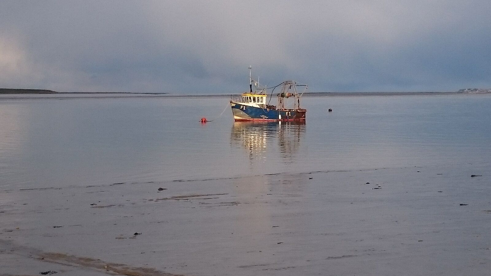 Sony Xperia Z3 sample photo. Fishing boat, swale estuary photography