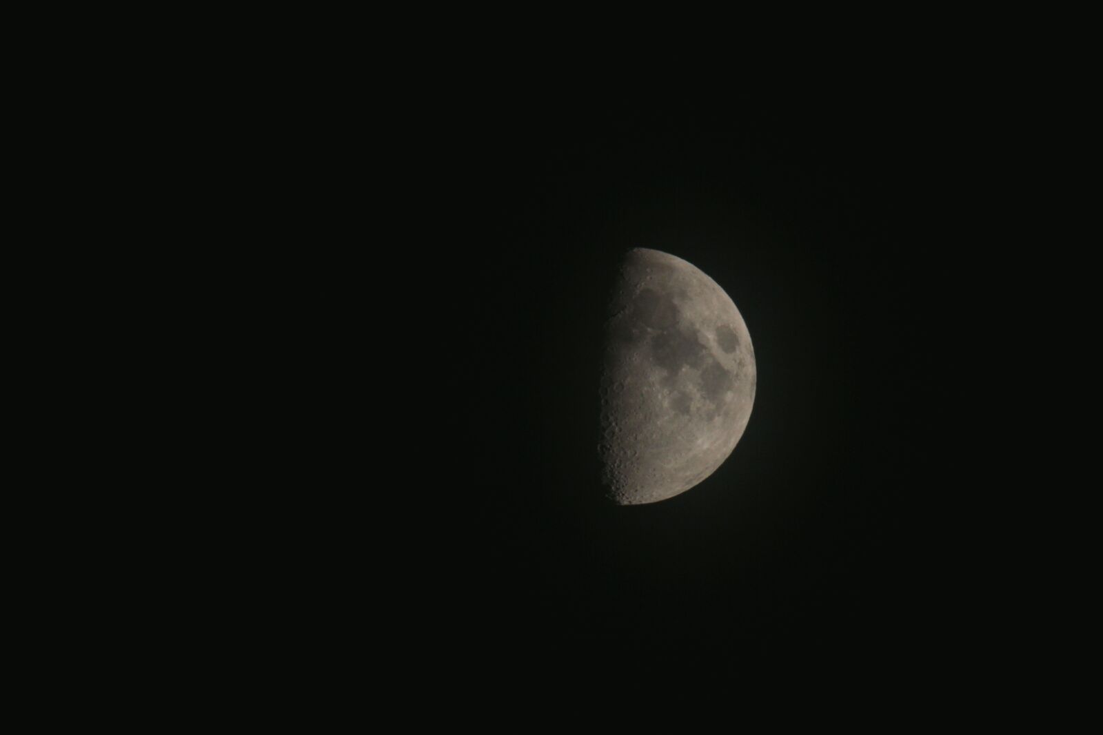 Canon EOS 7D + 150-600mm F5-6.3 DG OS HSM | Sports 014 sample photo. Moon, crescent, night photography